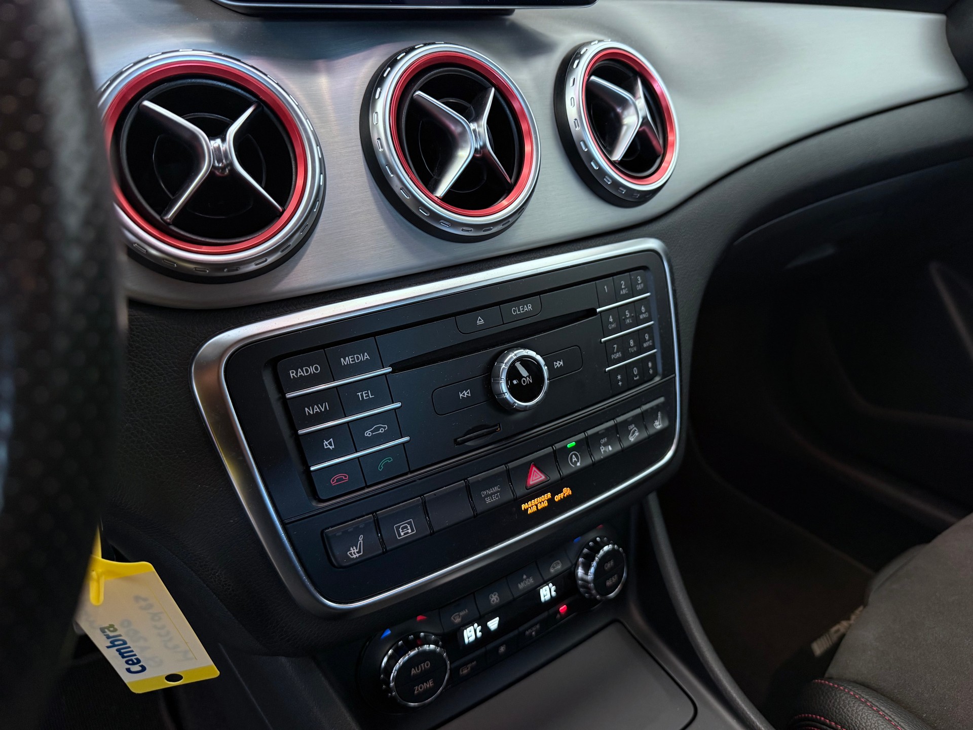 MERCEDES-BENZ GLA 200 CDI Swiss Star Edition AMG Line 4Matic 7G-DCT-image-24