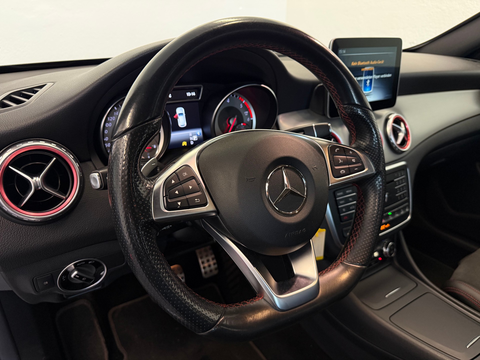 MERCEDES-BENZ GLA 200 CDI Swiss Star Edition AMG Line 4Matic 7G-DCT-image-14