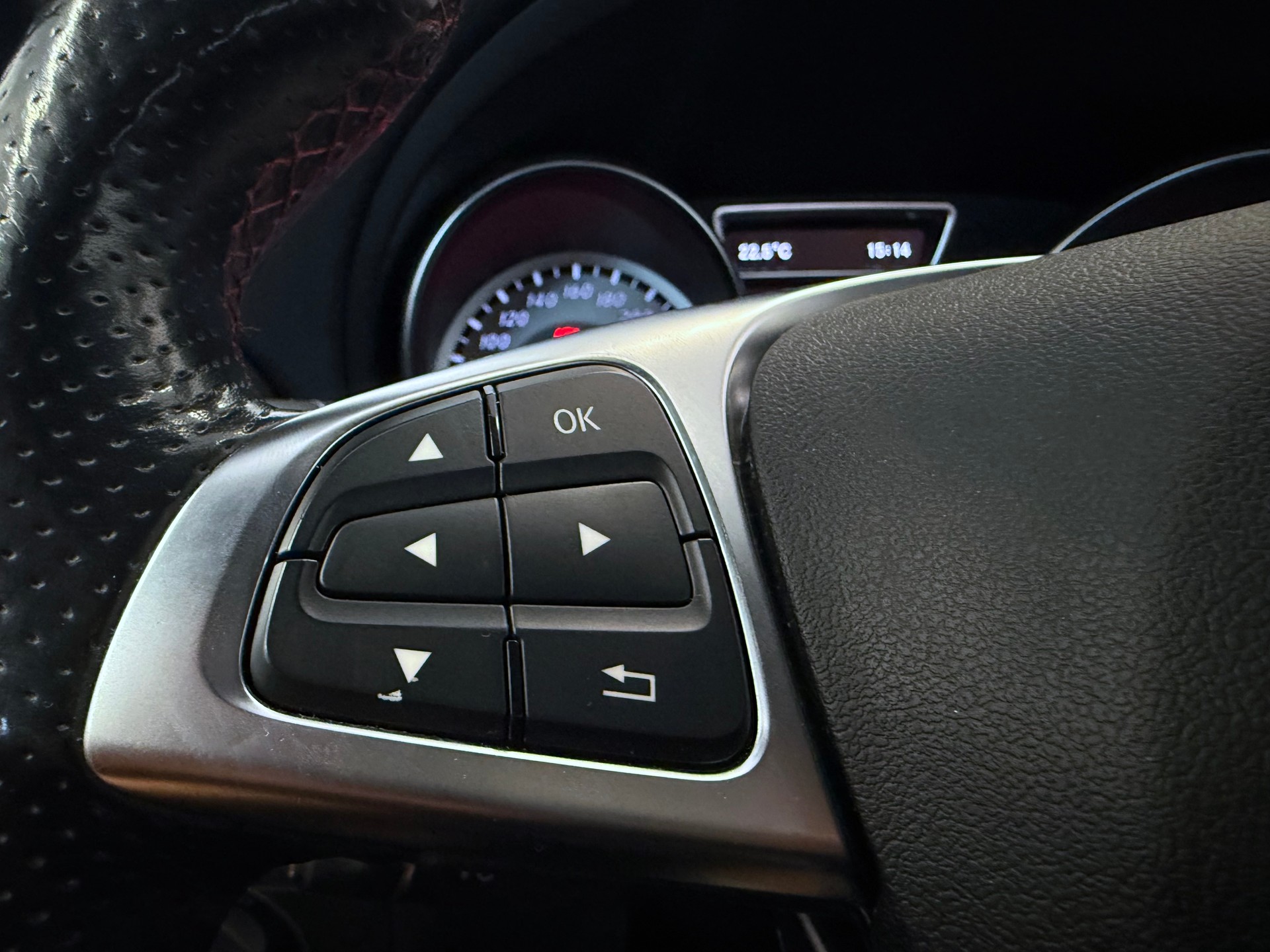 MERCEDES-BENZ GLA 200 CDI Swiss Star Edition AMG Line 4Matic 7G-DCT-image-26
