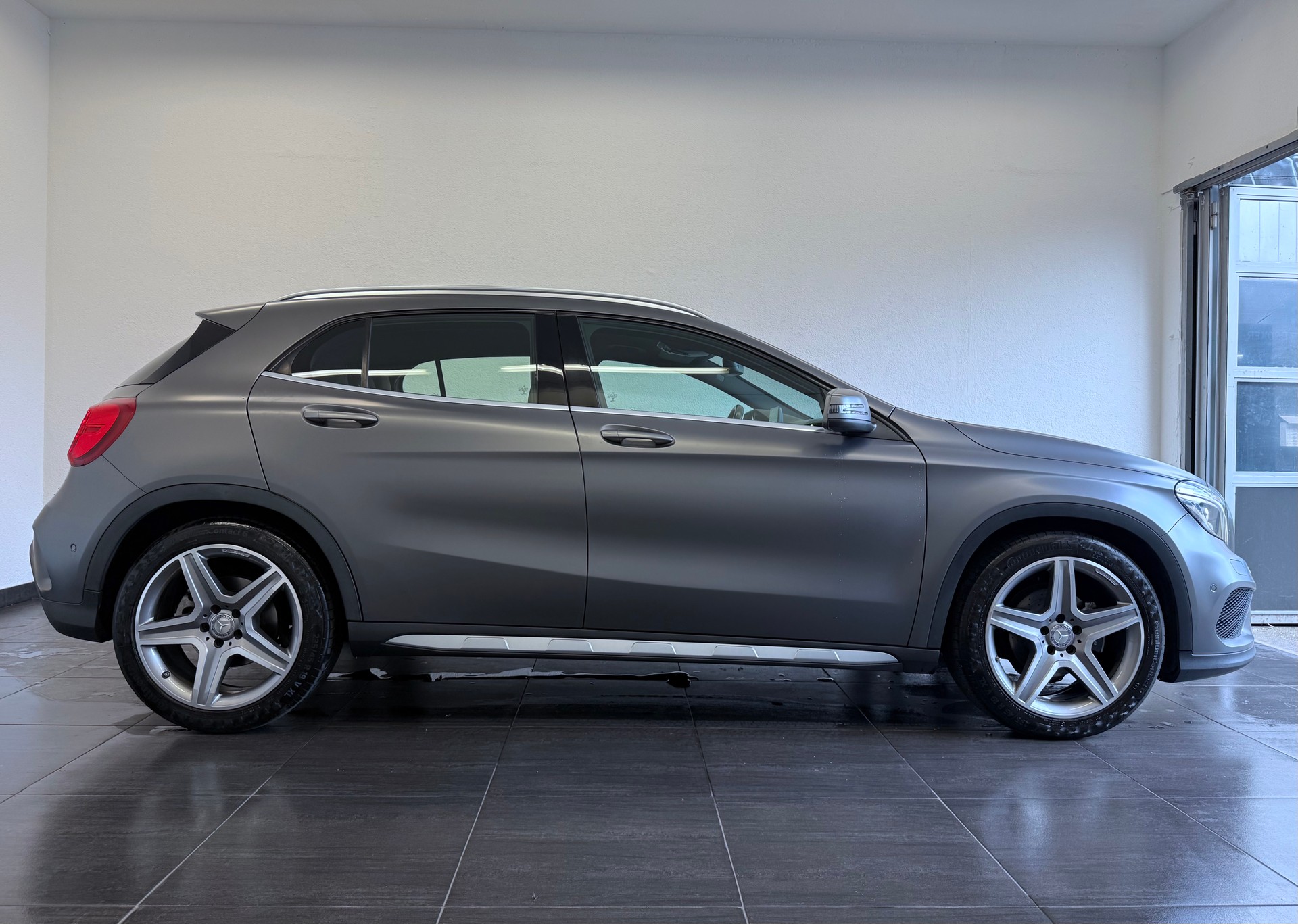 MERCEDES-BENZ GLA 200 CDI Swiss Star Edition AMG Line 4Matic 7G-DCT-image-4