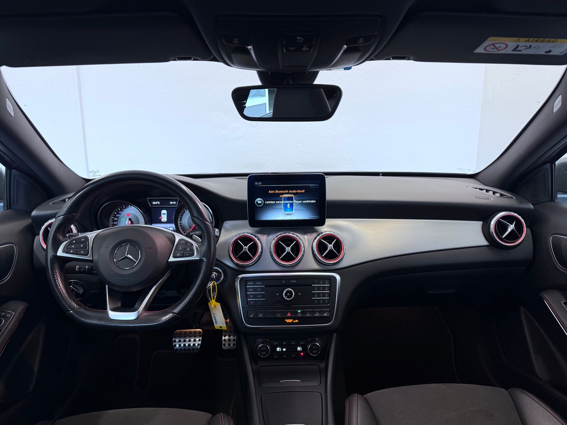 MERCEDES-BENZ GLA 200 CDI Swiss Star Edition AMG Line 4Matic 7G-DCT-image-12