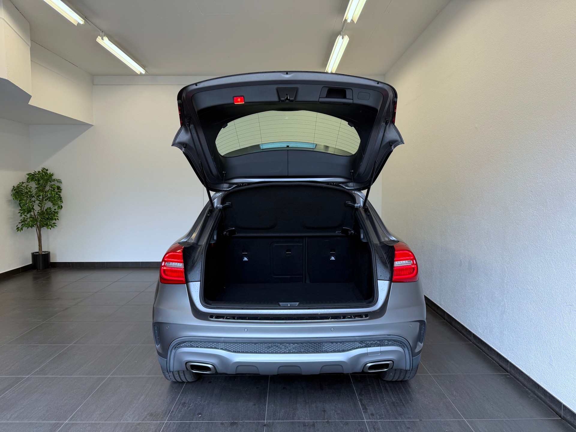 MERCEDES-BENZ GLA 200 CDI Swiss Star Edition AMG Line 4Matic 7G-DCT-image-11