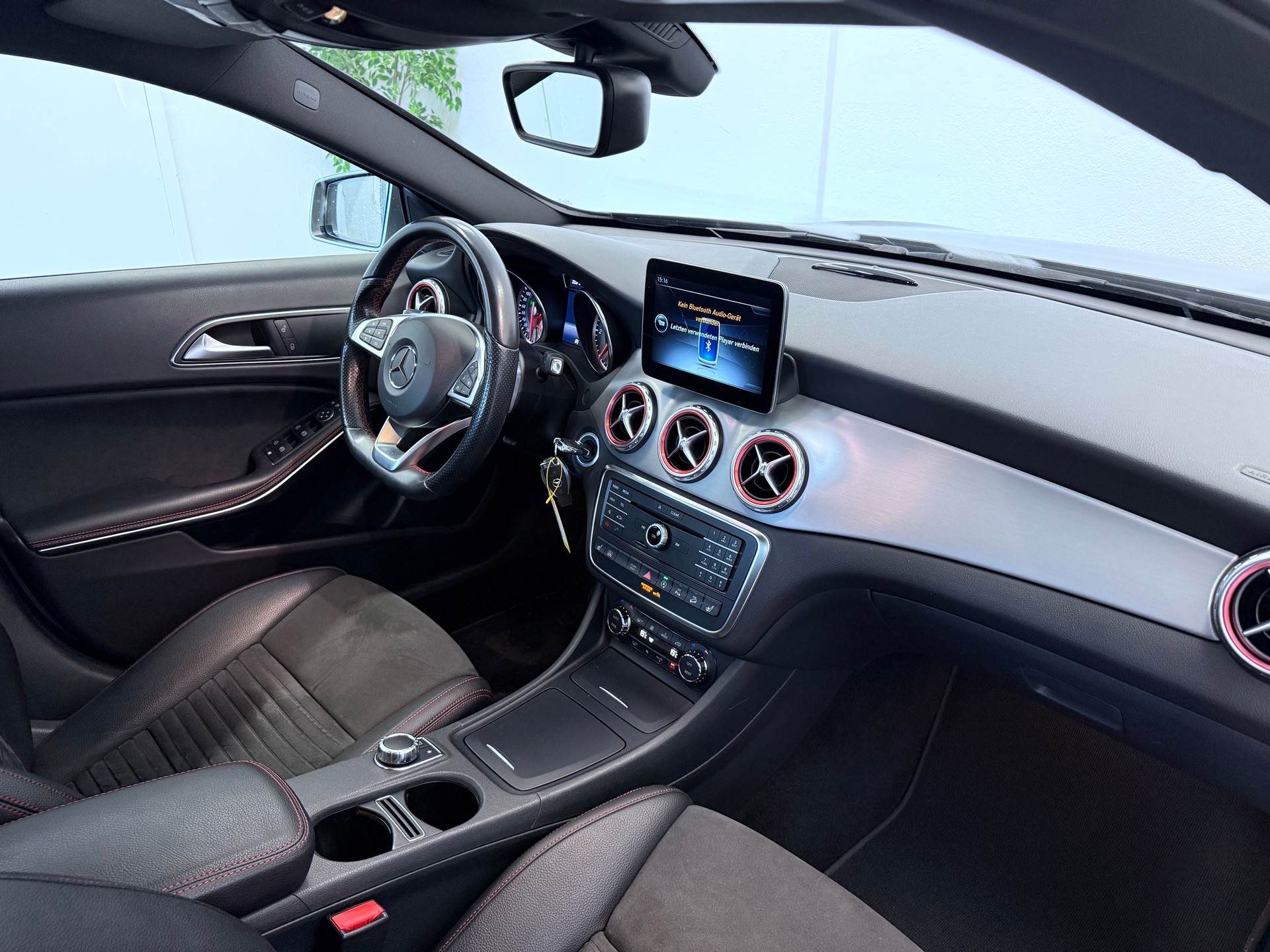 MERCEDES-BENZ GLA 200 CDI Swiss Star Edition AMG Line 4Matic 7G-DCT-image-17