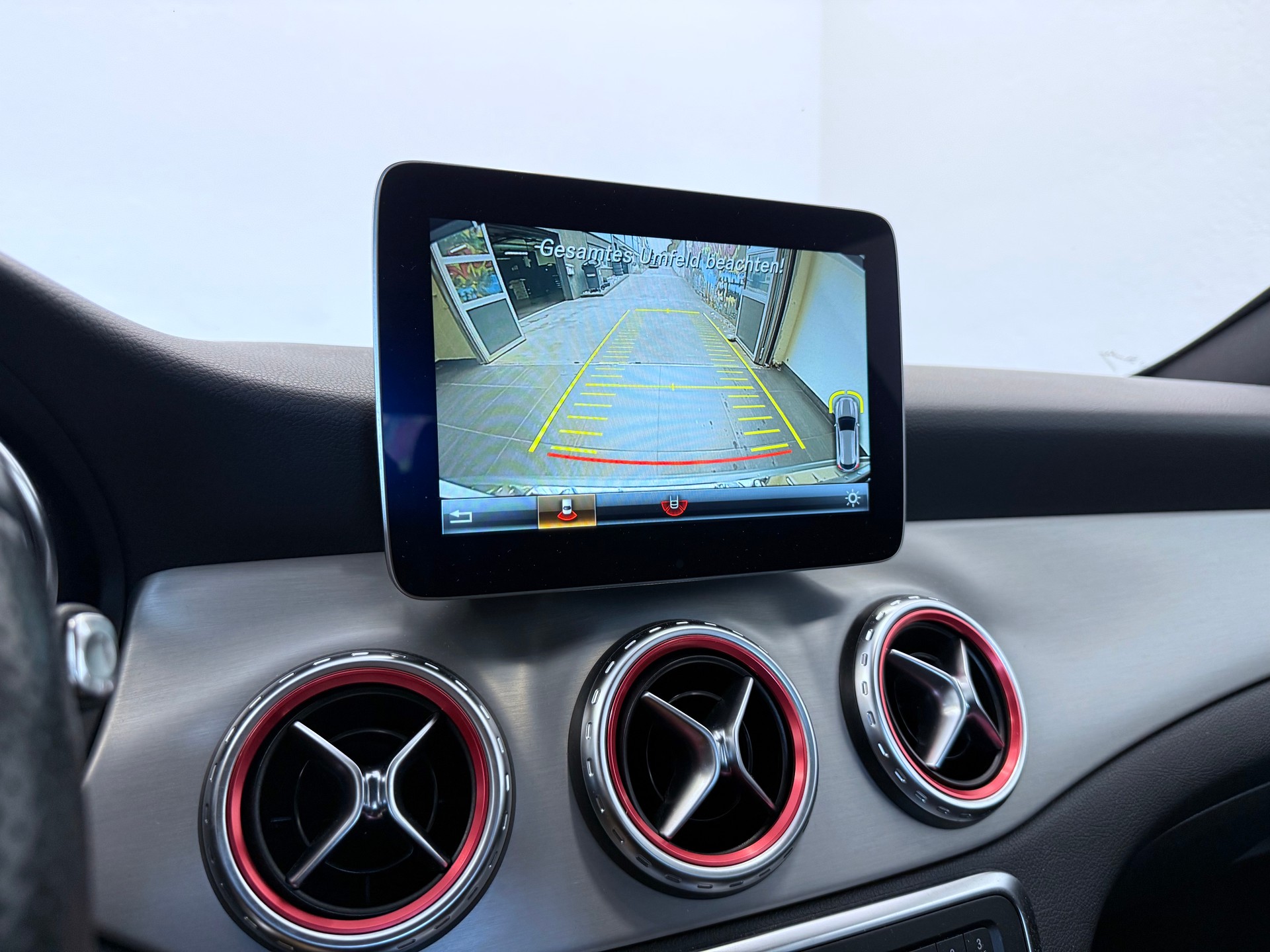 MERCEDES-BENZ GLA 200 CDI Swiss Star Edition AMG Line 4Matic 7G-DCT-image-21