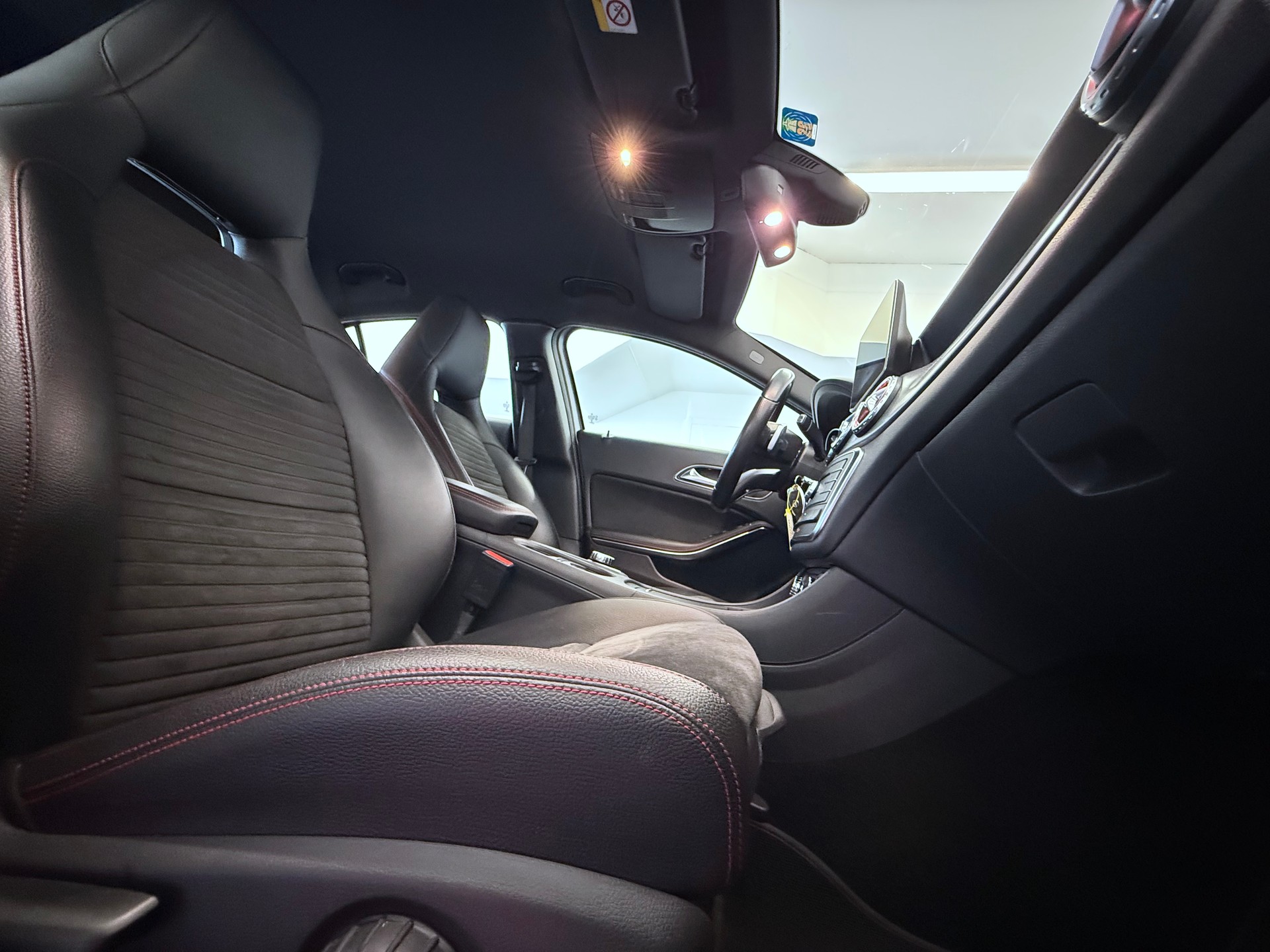 MERCEDES-BENZ GLA 200 CDI Swiss Star Edition AMG Line 4Matic 7G-DCT-image-18