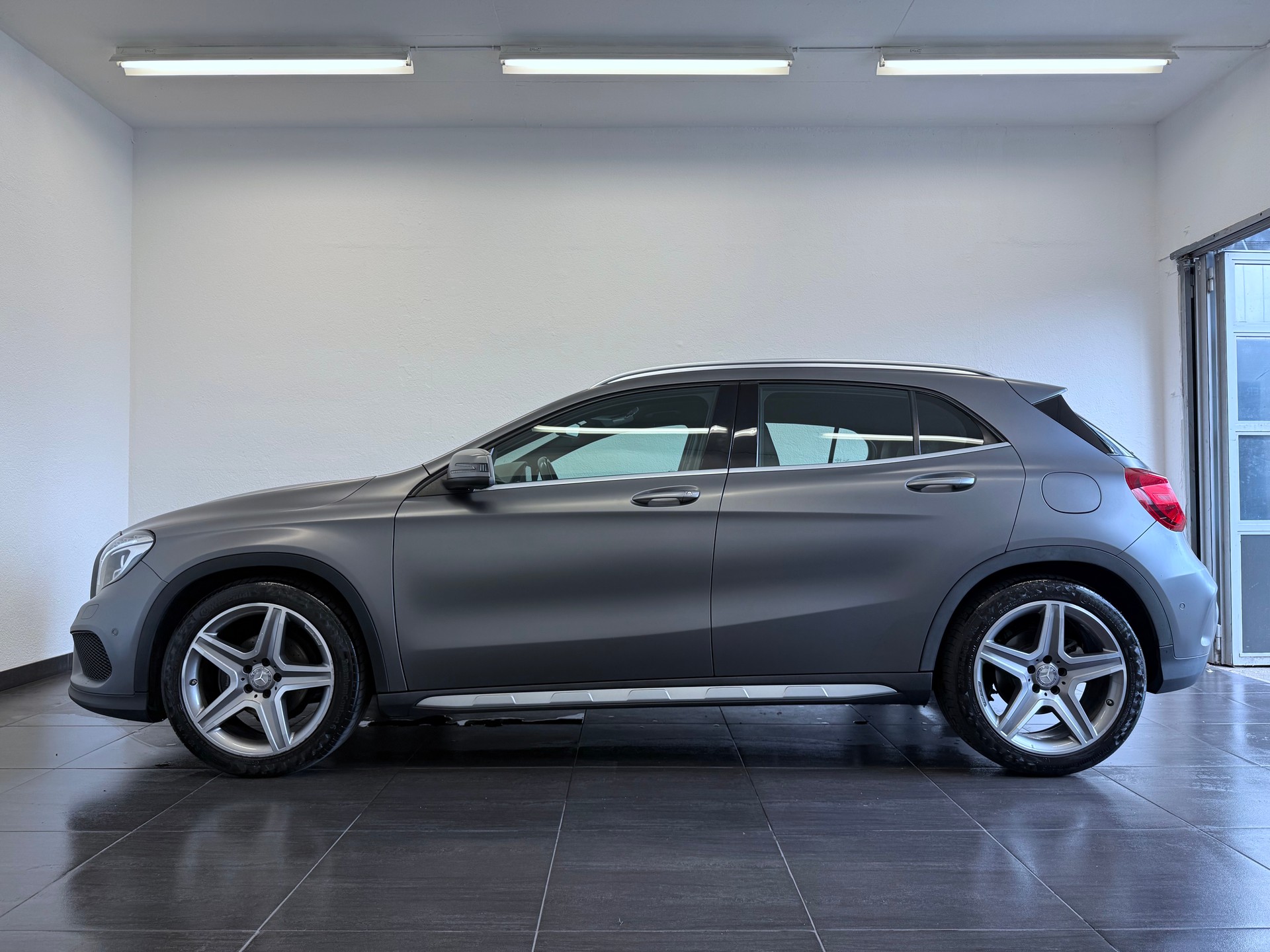 MERCEDES-BENZ GLA 200 CDI Swiss Star Edition AMG Line 4Matic 7G-DCT-image-6