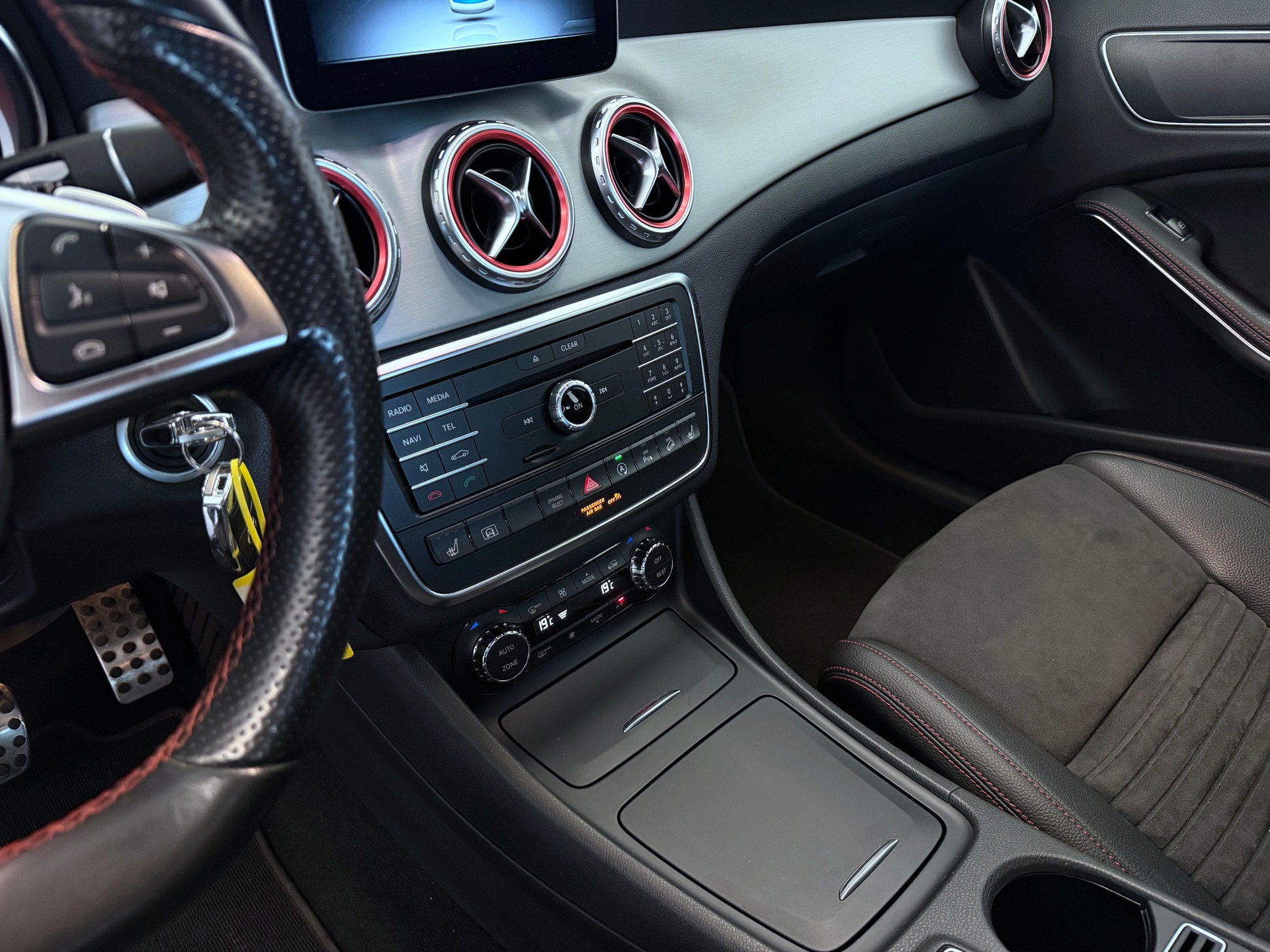 MERCEDES-BENZ GLA 200 CDI Swiss Star Edition AMG Line 4Matic 7G-DCT-image-23