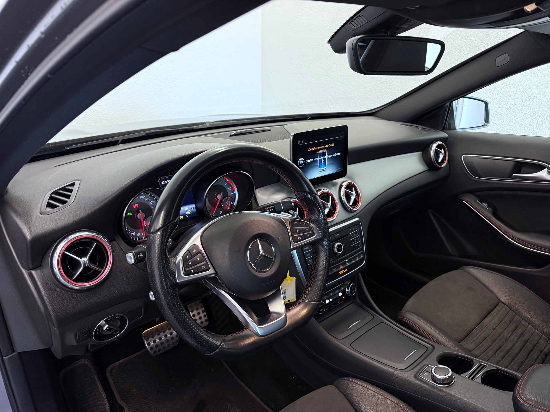 MERCEDES-BENZ GLA 200 CDI Swiss Star Edition AMG Line 4Matic 7G-DCT-image-16
