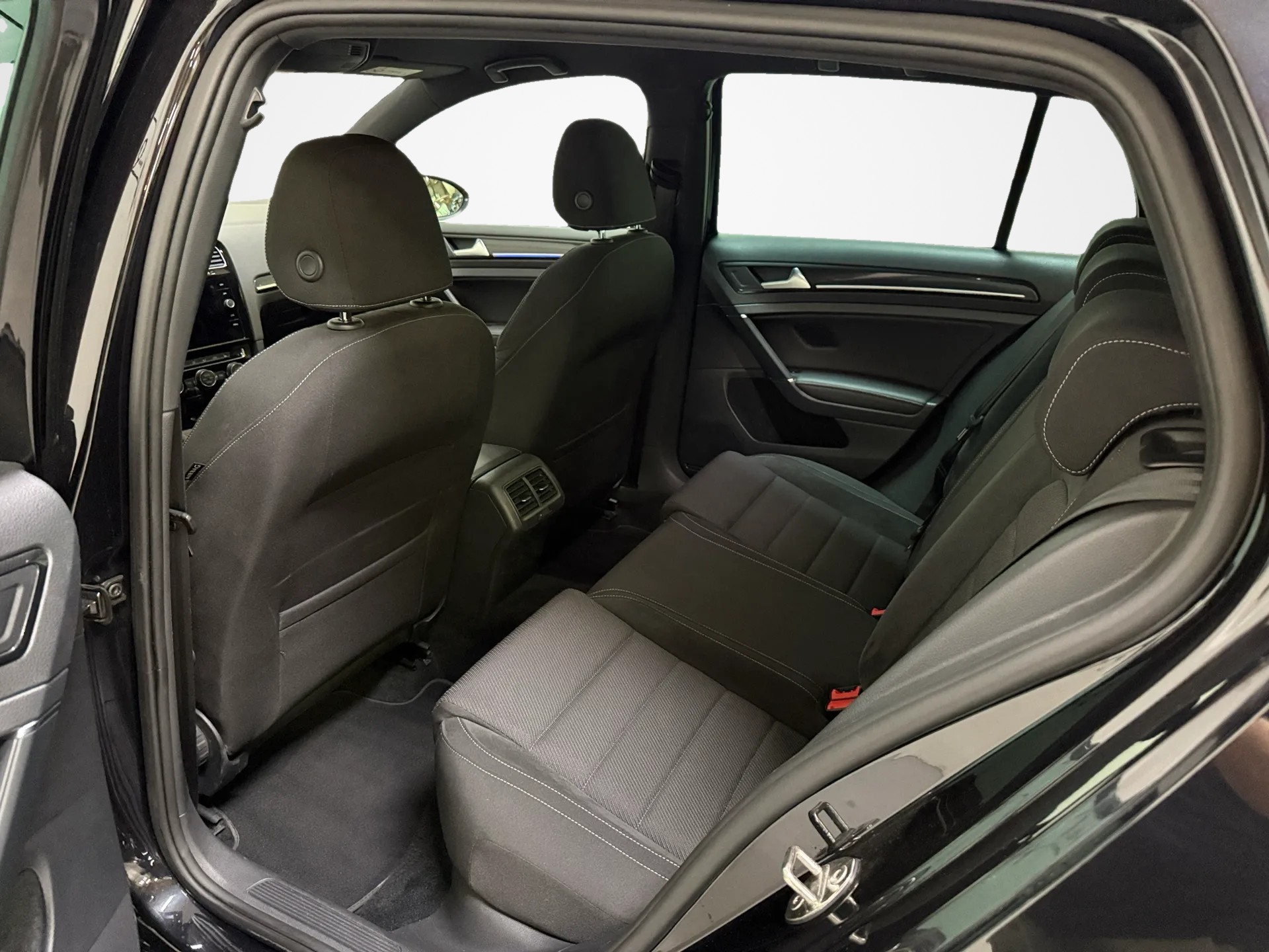 VW Golf 2.0 TSI R 4Motion DSG-image-11