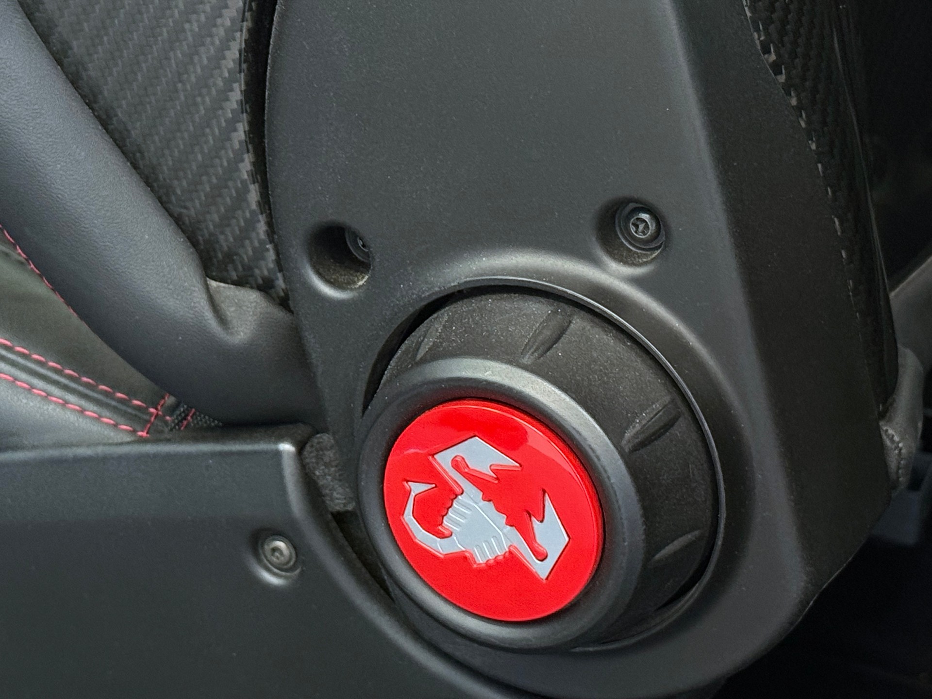FIAT 695C 1.4 16V Turbo Abarth Competizione Dualogic-image-31