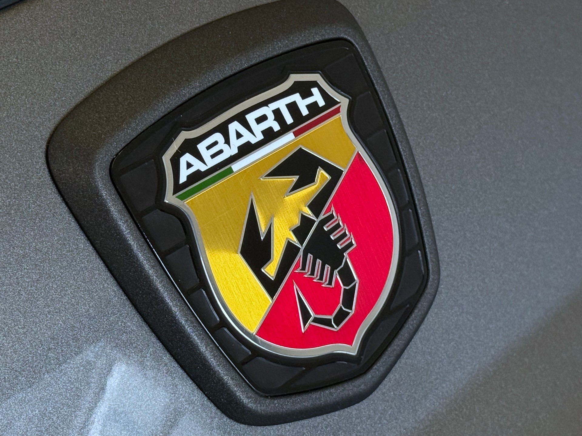FIAT 695C 1.4 16V Turbo Abarth Competizione Dualogic-image-33
