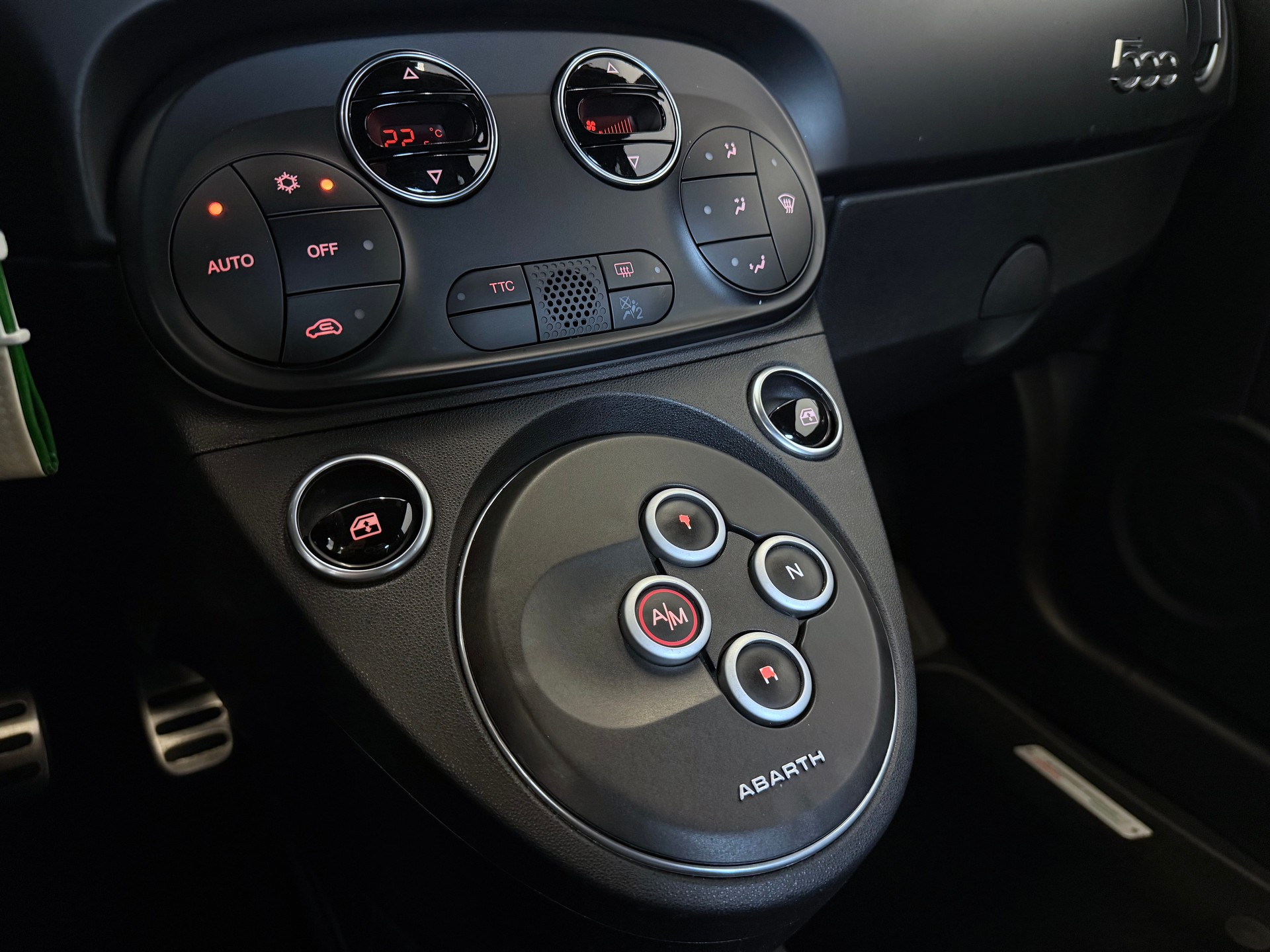 FIAT 695C 1.4 16V Turbo Abarth Competizione Dualogic-image-18