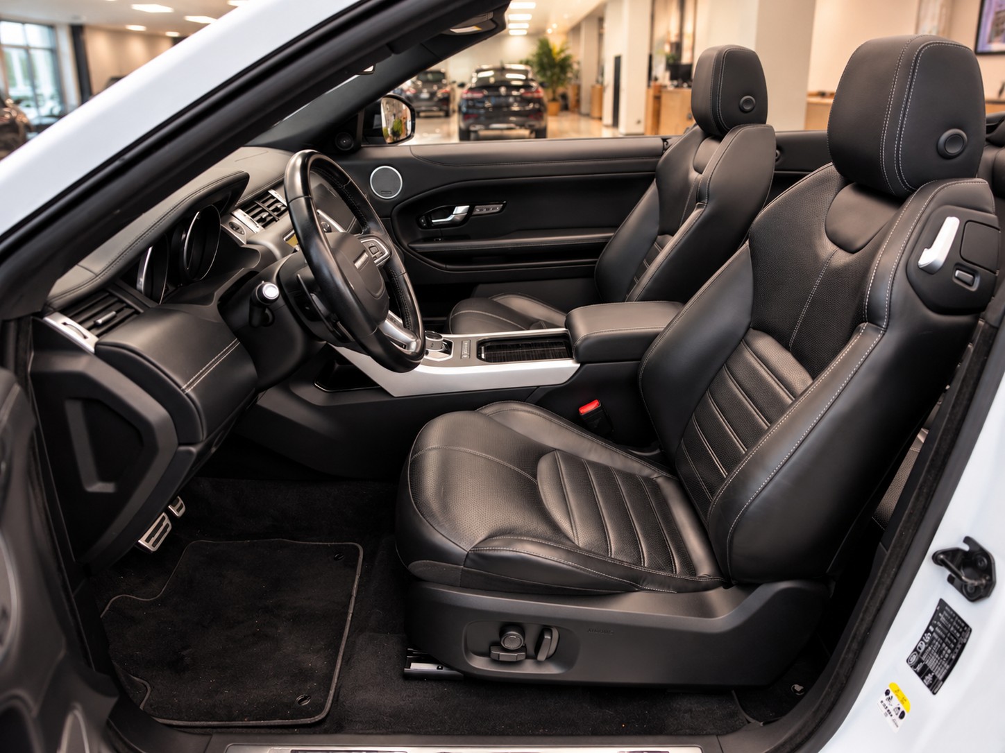 LAND ROVER Range Rover Evoque Conver. 2.0 TD4 HSE Dynamic AT9 180PS-image-10