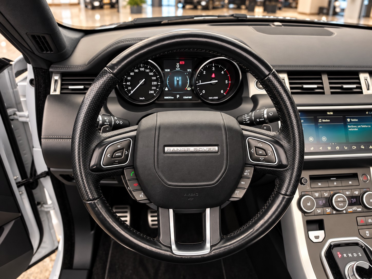 LAND ROVER Range Rover Evoque Conver. 2.0 TD4 HSE Dynamic AT9 180PS-image-14
