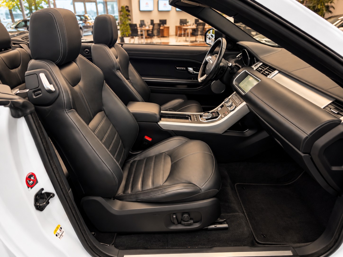 LAND ROVER Range Rover Evoque Conver. 2.0 TD4 HSE Dynamic AT9 180PS-image-12