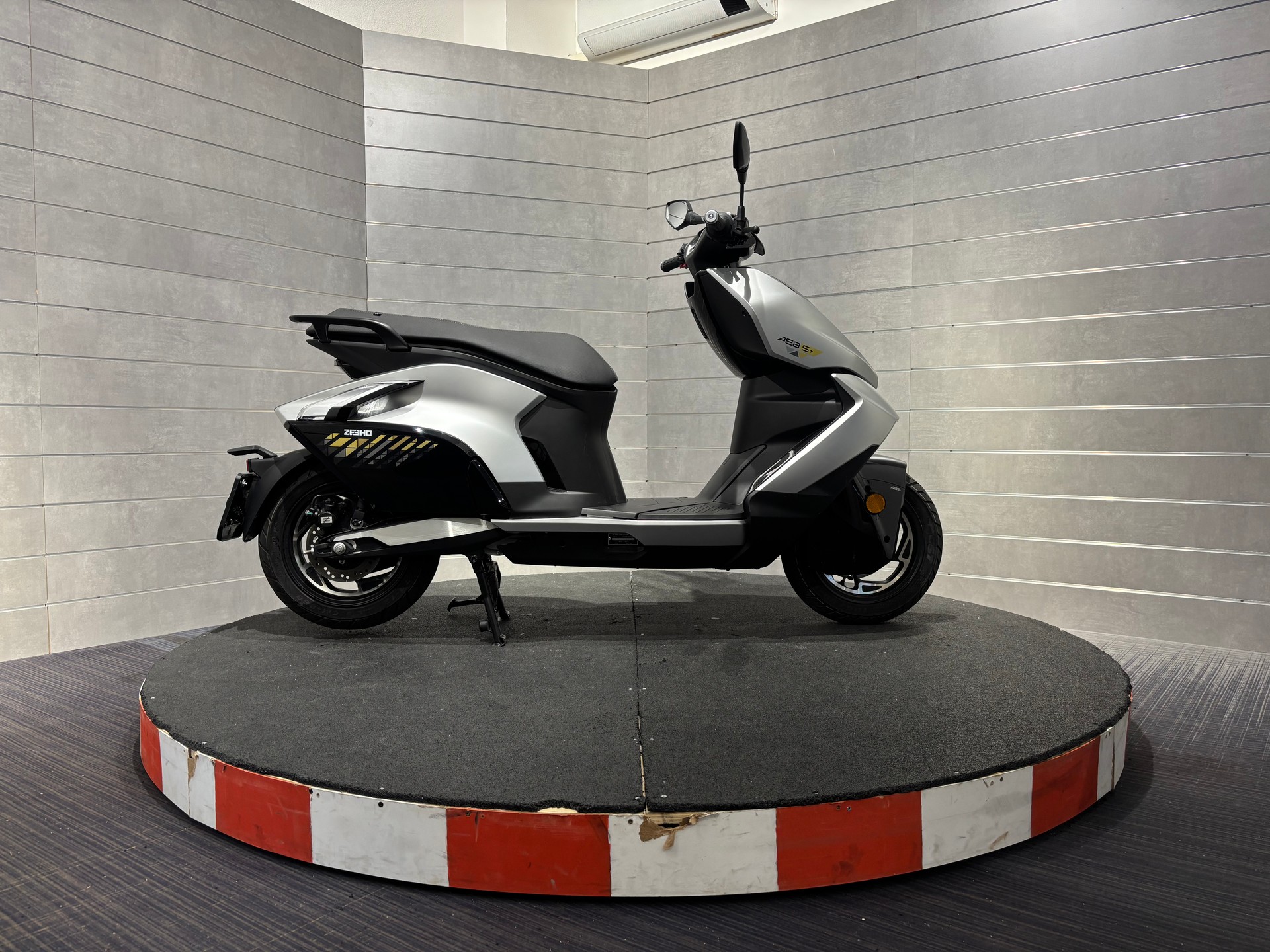 E-SCOOTER ZEEHO AE8-image-6