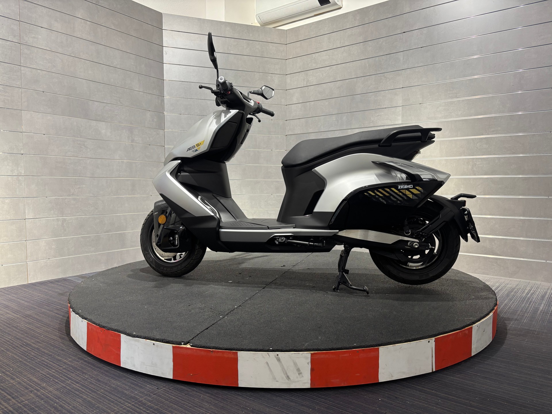 E-SCOOTER ZEEHO AE8-image-1