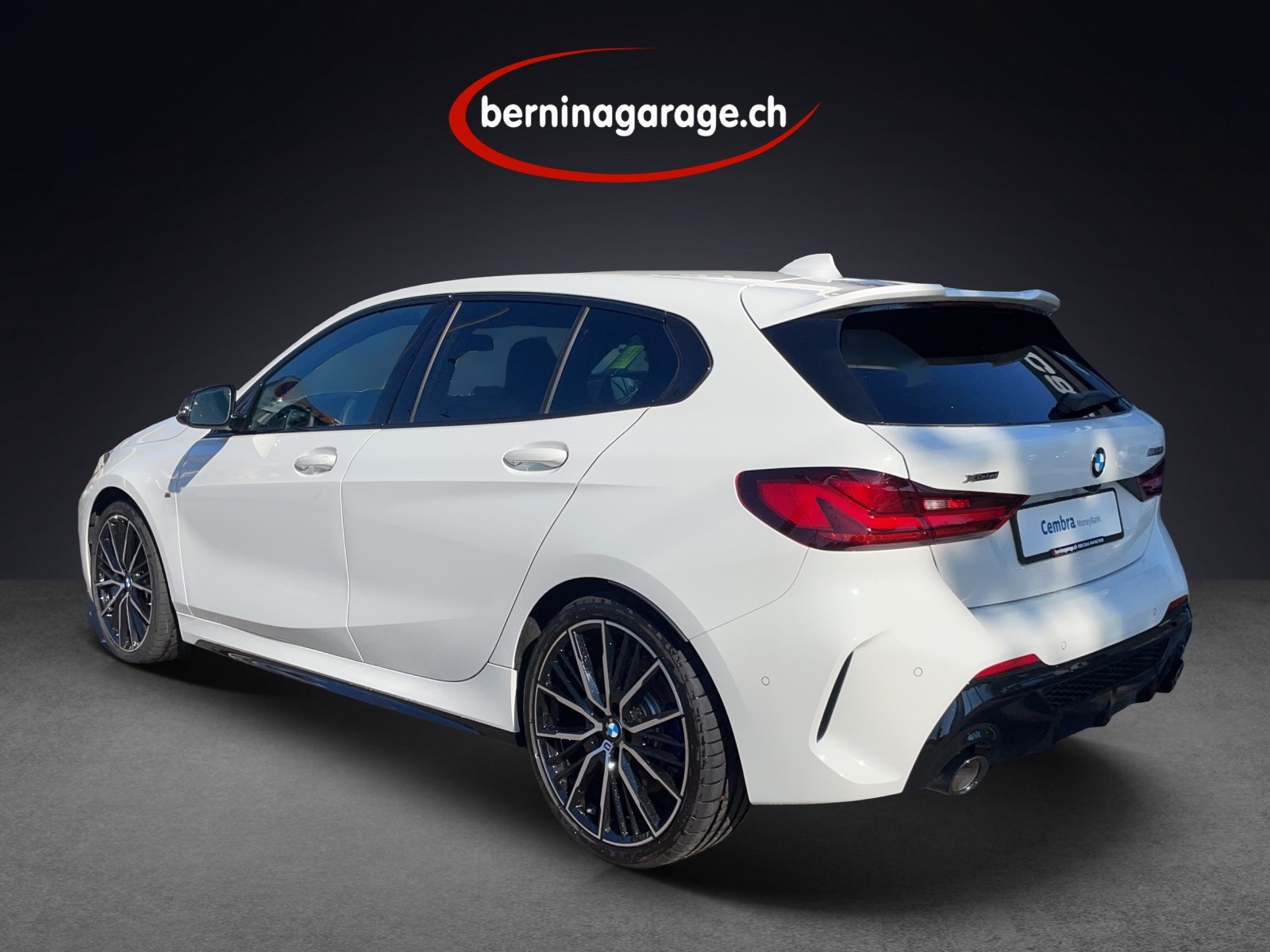 BMW M135i xDrive-showroom-element-2