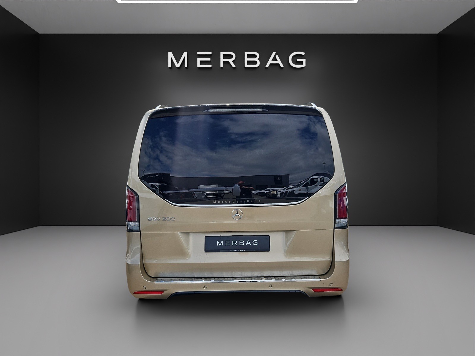 MERCEDES-BENZ EQV 300 lang-image-2