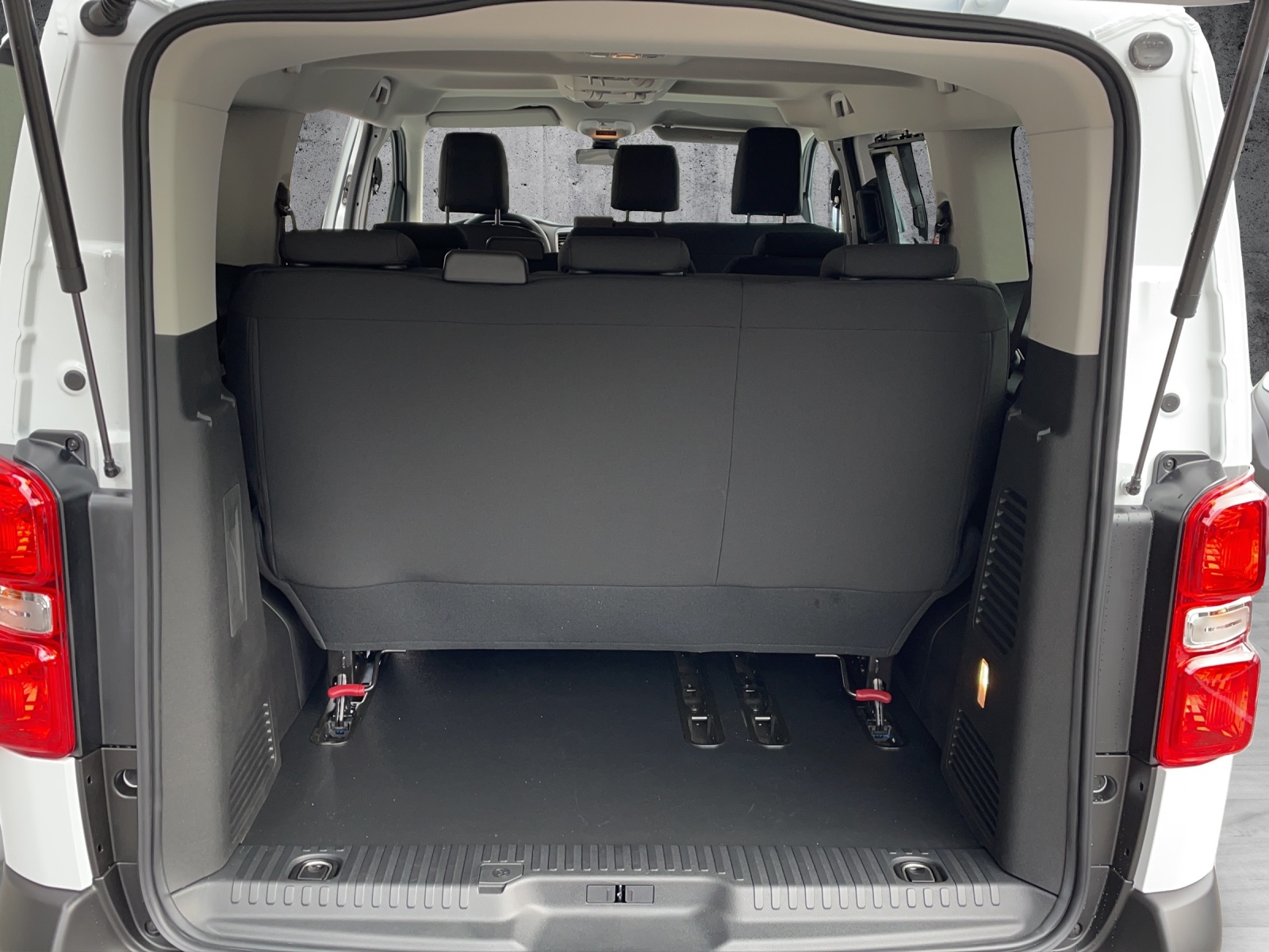 FIAT Scudo Kombi L2 2.0 Multijet 180 Swiss Plus 9-image-14