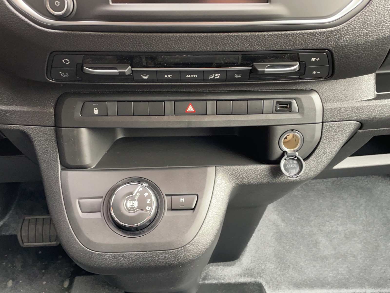FIAT Scudo Kombi L2 2.0 Multijet 180 Swiss Plus 9-image-12