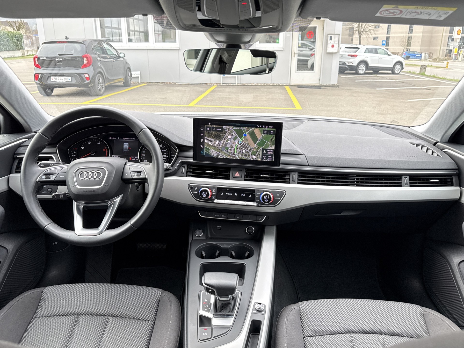 AUDI A4 Avant 2.0 35 TDI Attraction S-Tronic-image-15