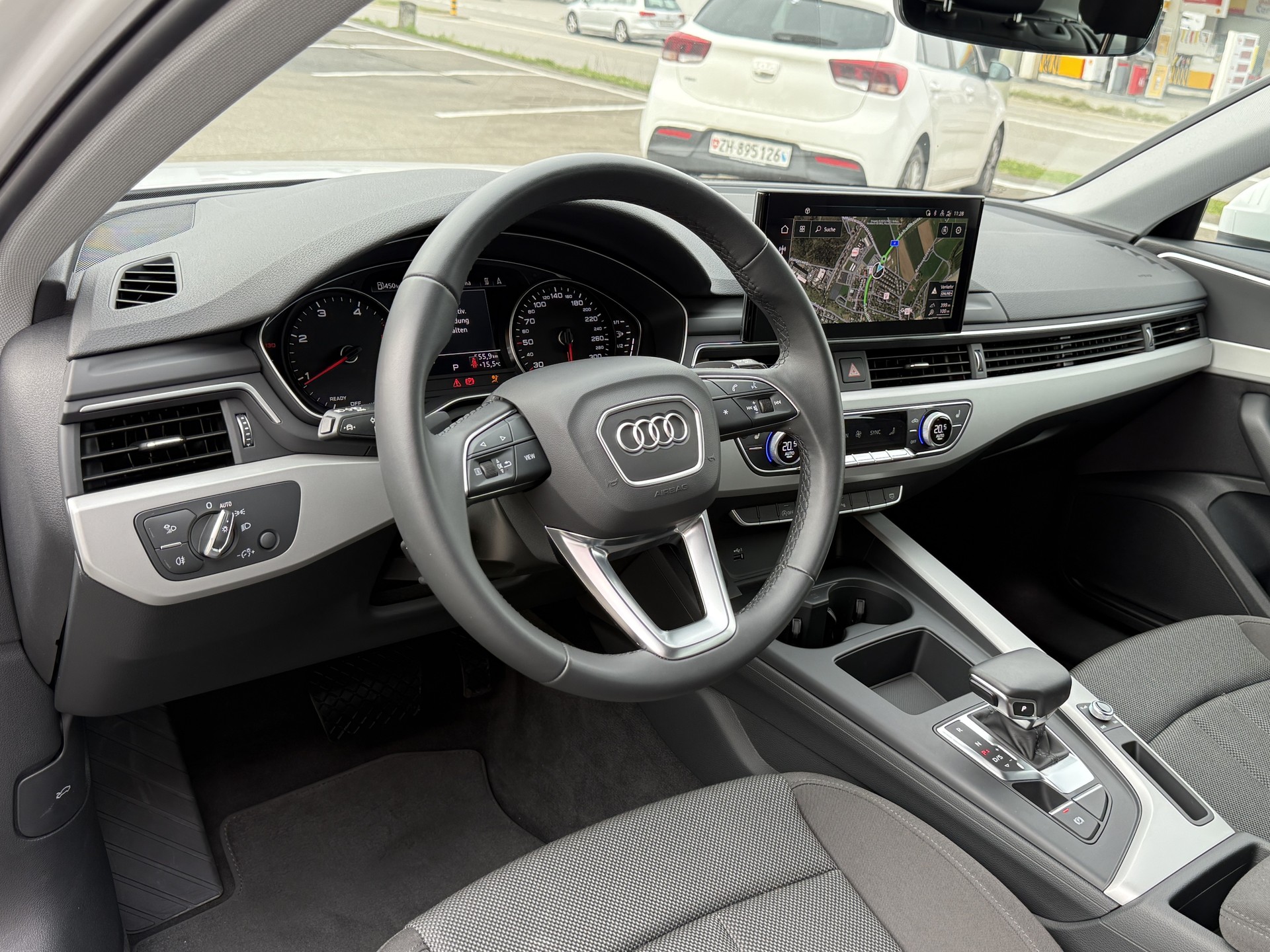 AUDI A4 Avant 2.0 35 TDI Attraction S-Tronic-image-8