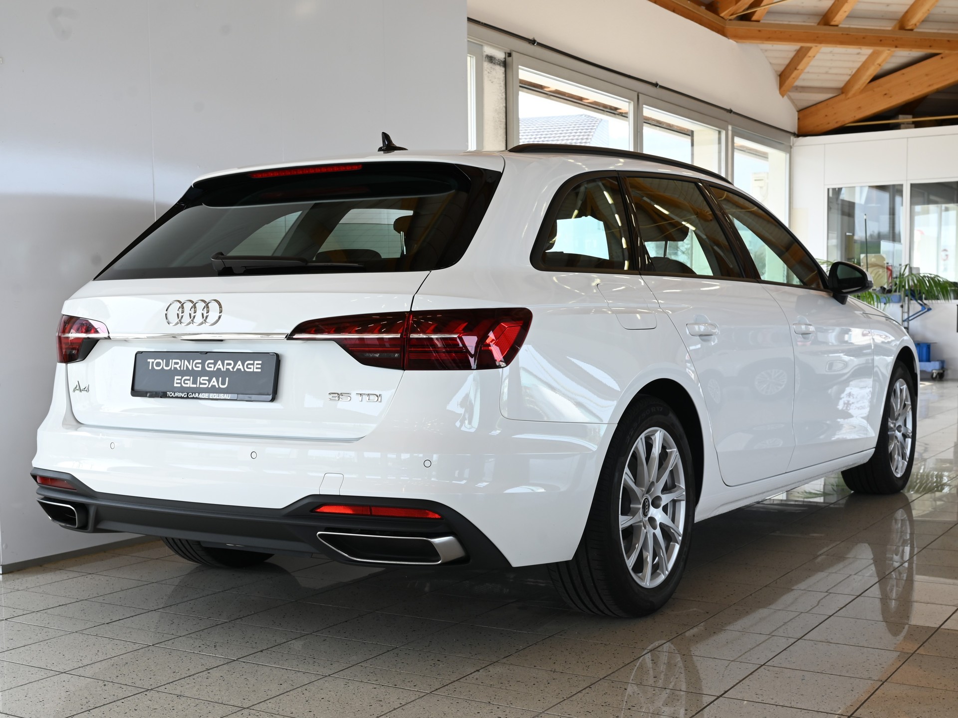 AUDI A4 Avant 2.0 35 TDI Attraction S-Tronic-image-6