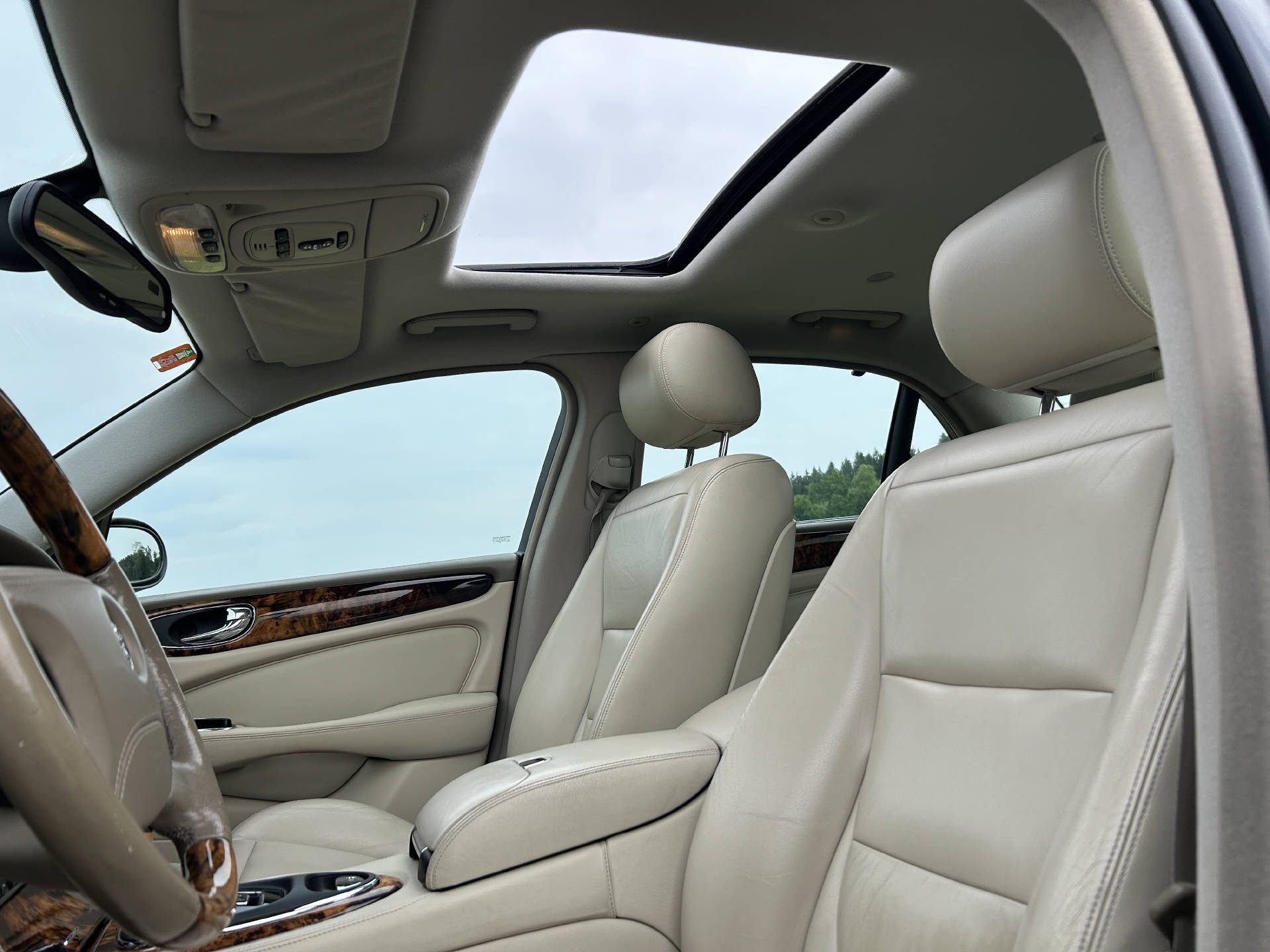 JAGUAR XJ 4.2 V8 Executive-image-6