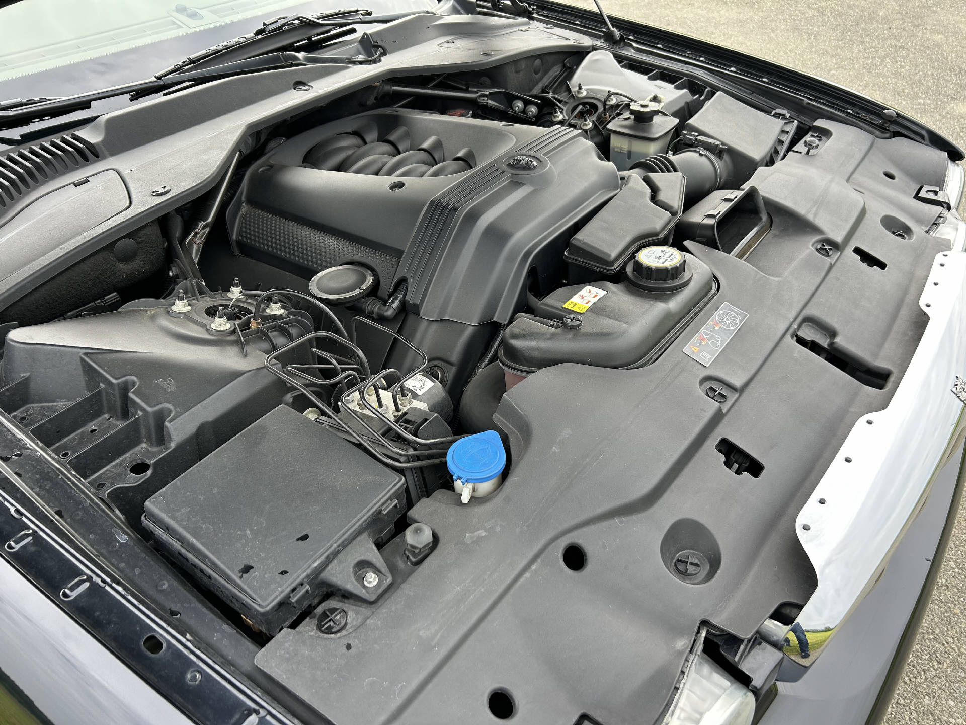 JAGUAR XJ 4.2 V8 Executive-image-13