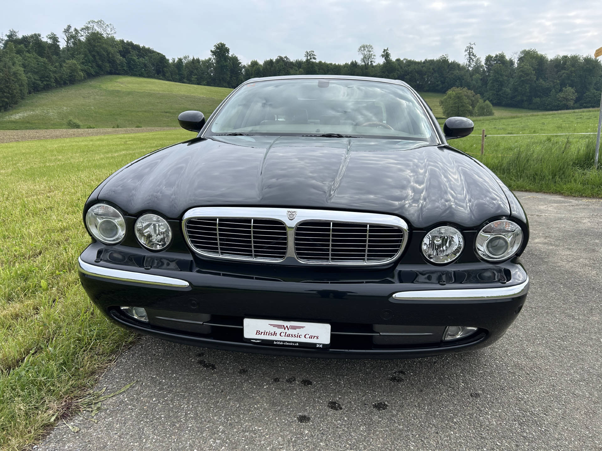 JAGUAR XJ 4.2 V8 Executive-image-4