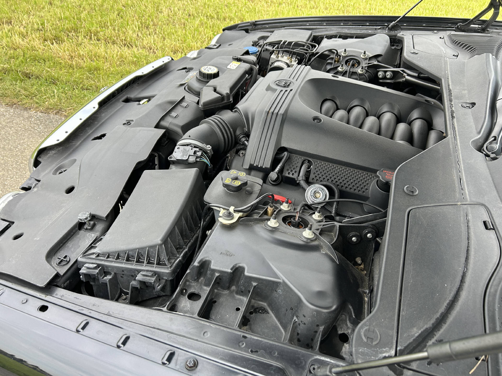 JAGUAR XJ 4.2 V8 Executive-image-12