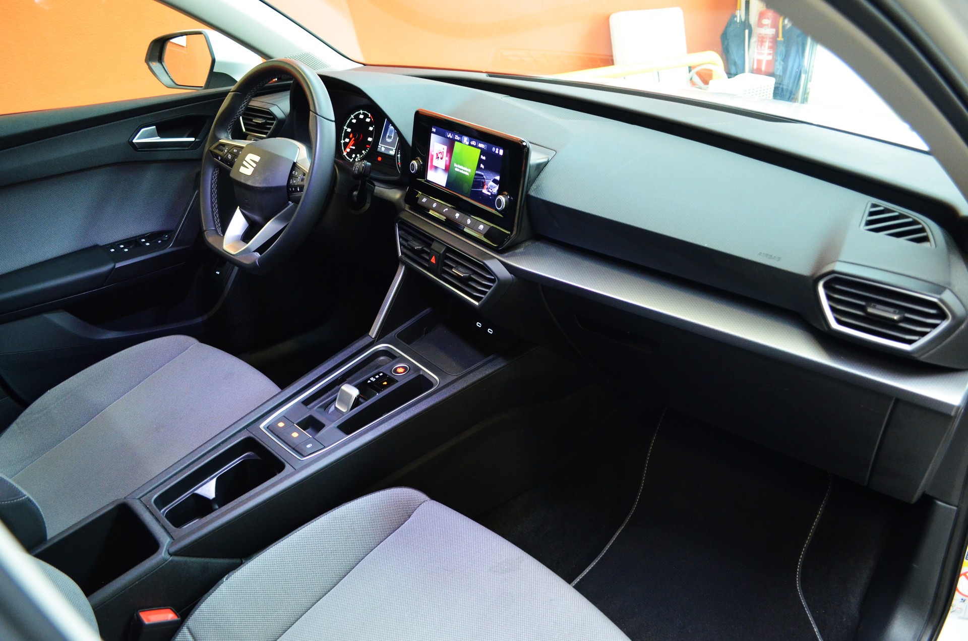 SEAT Leon ST 1.0 eTSI mHEV DSG Style-image-8