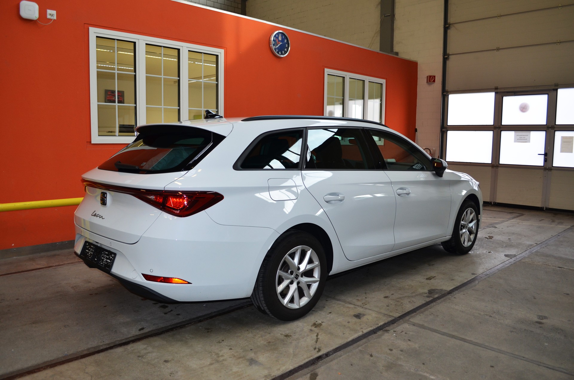 SEAT Leon ST 1.0 eTSI mHEV DSG Style-image-4
