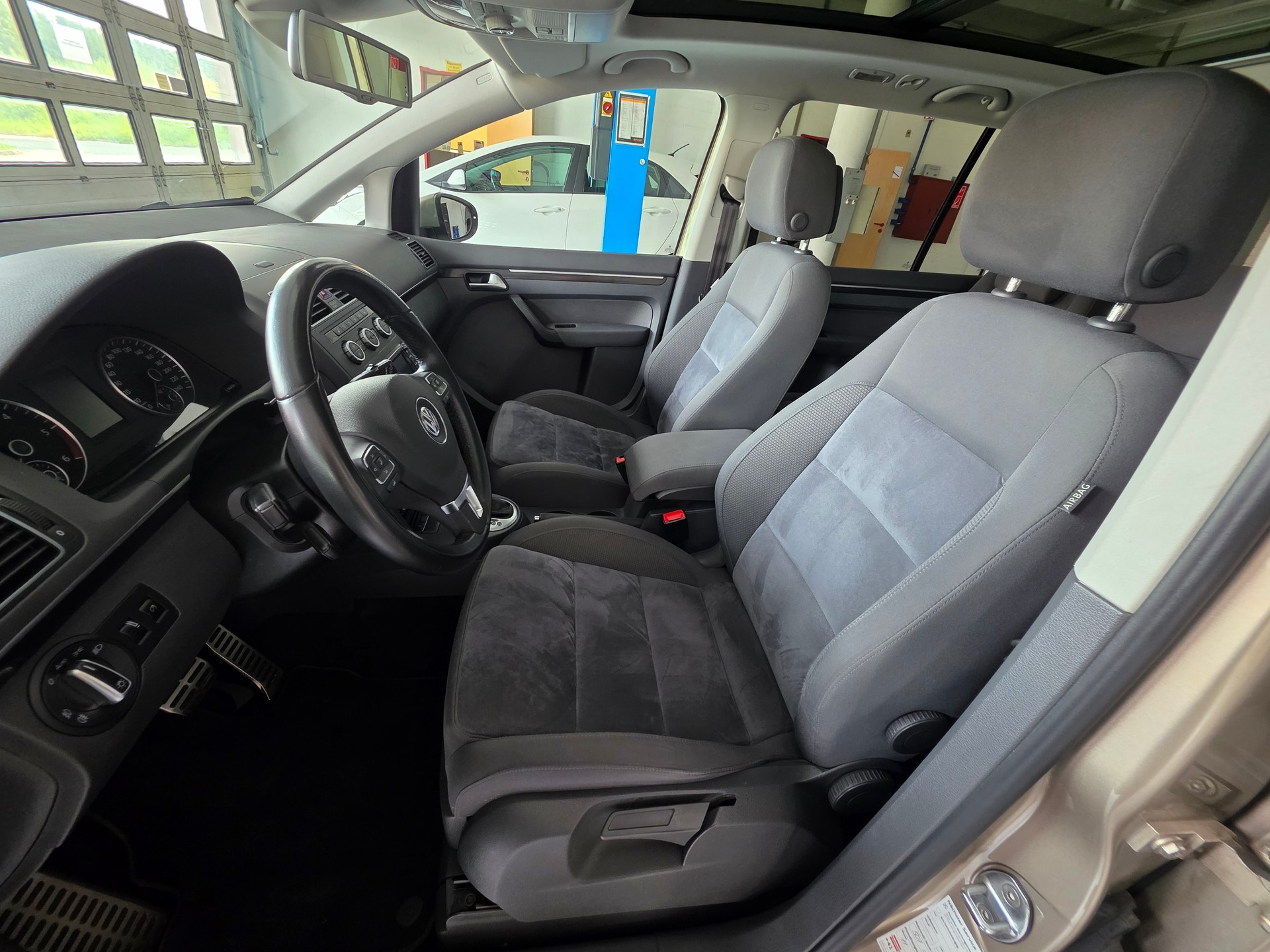 VW Touran 2.0 TDI Highline DSG6, 177PS-image-7