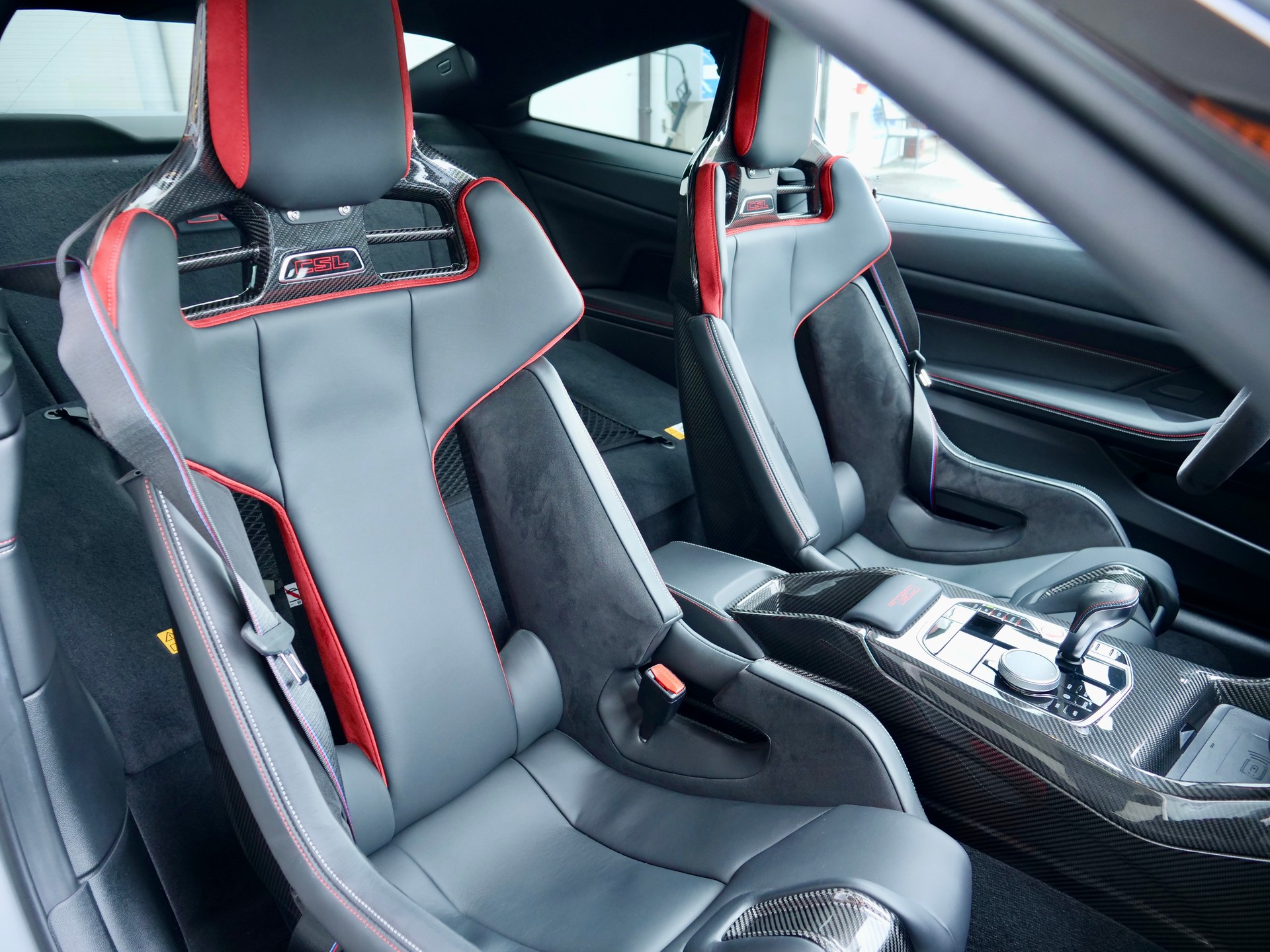 BMW M4 CSL Coupé-image-8
