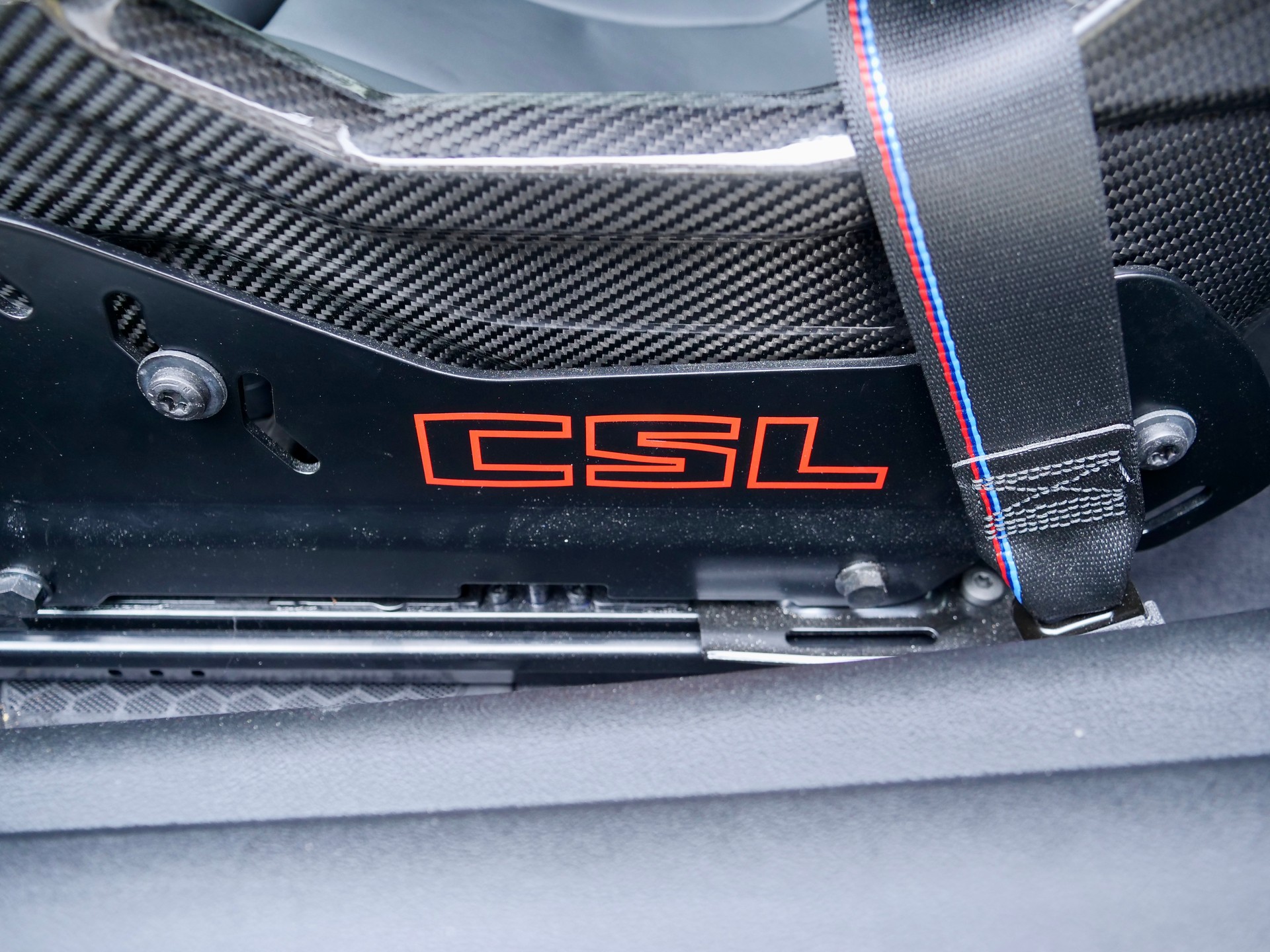 BMW M4 CSL Coupé-image-12