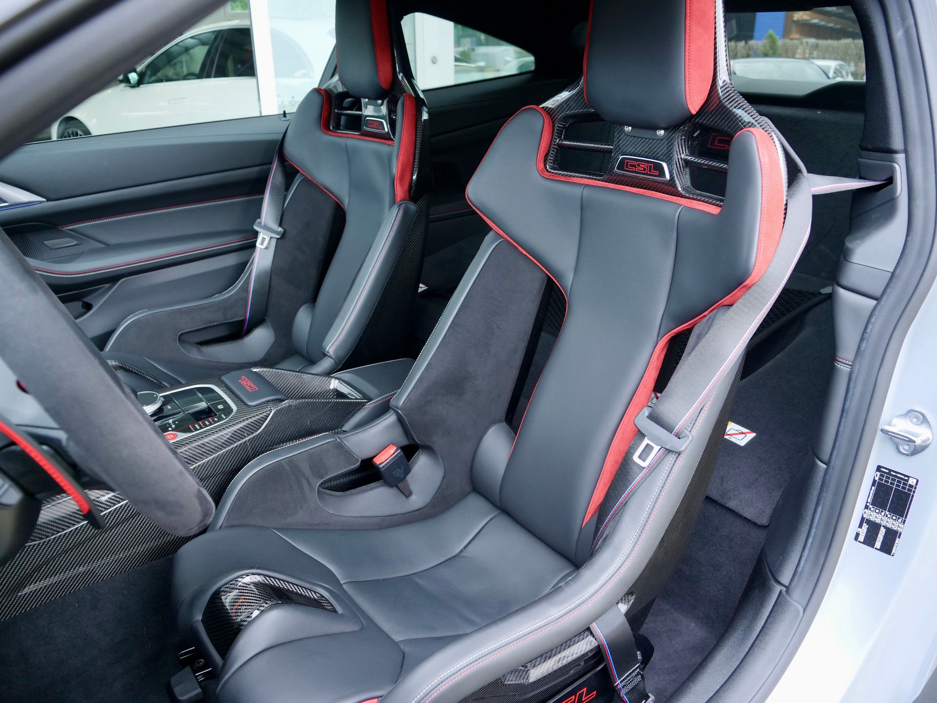 BMW M4 CSL Coupé-image-7