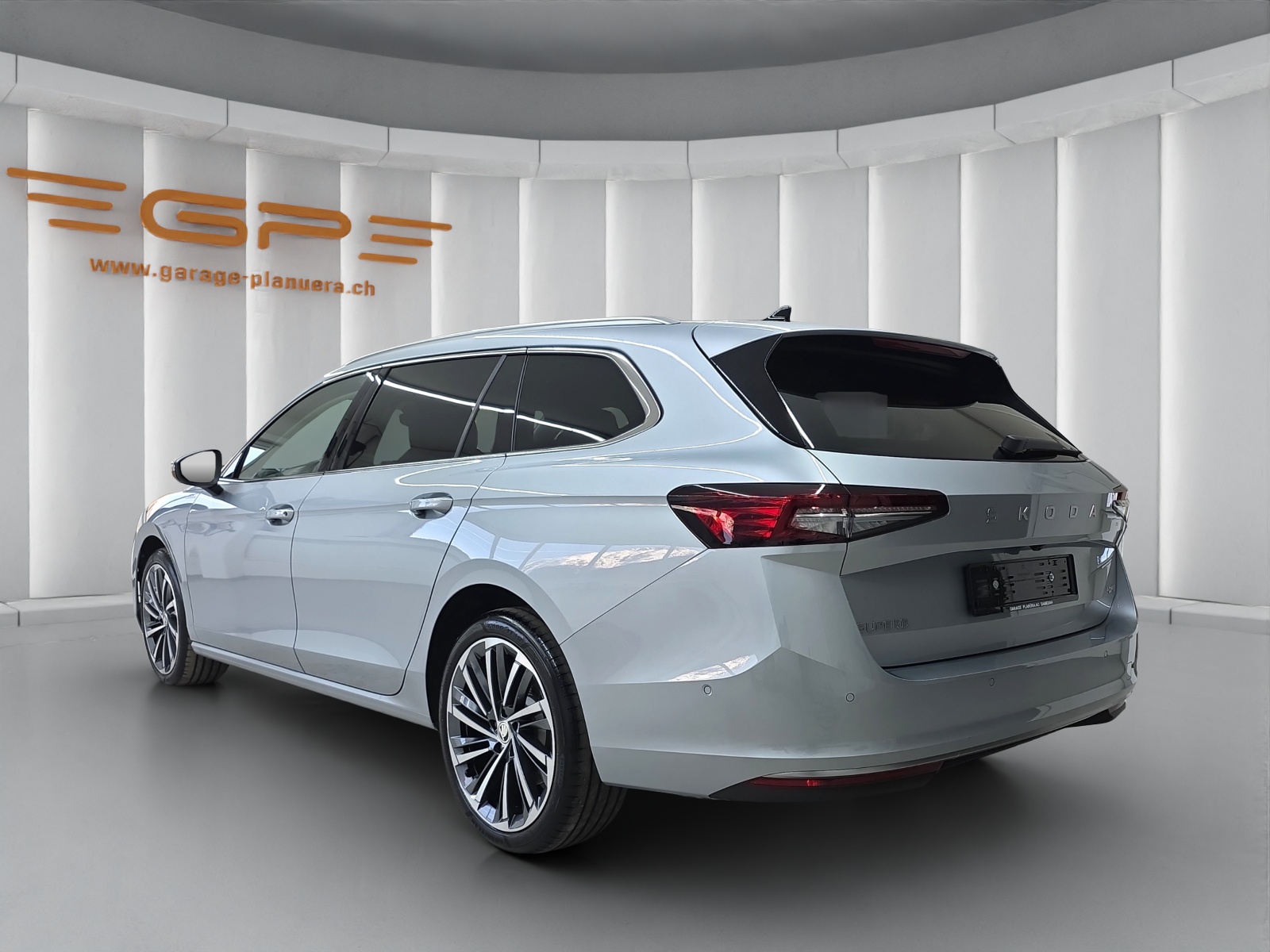 SKODA Superb Combi 2.0 TSI L & K 4x4 DSG-image-4