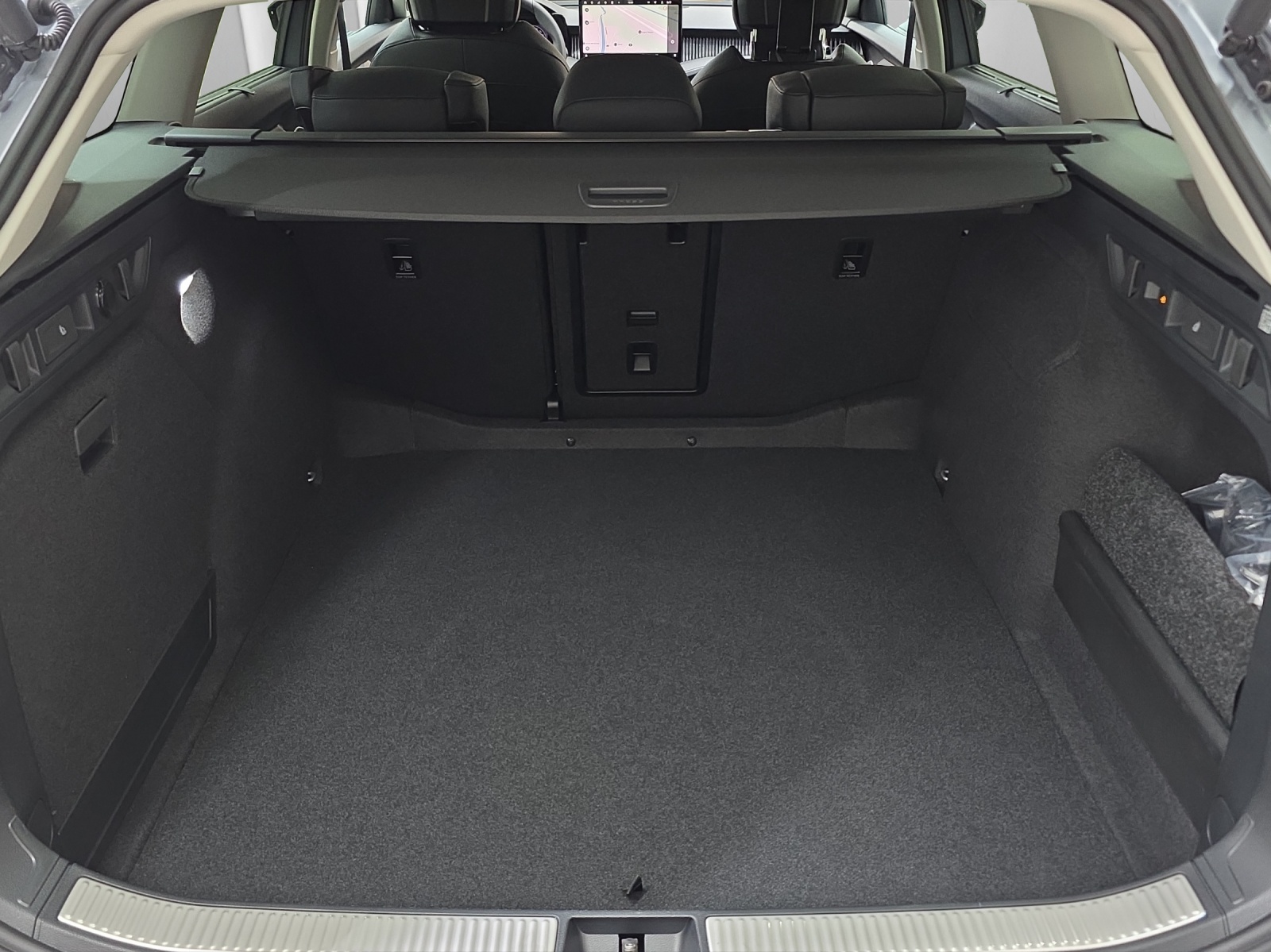 SKODA Superb Combi 2.0 TSI L & K 4x4 DSG-image-13