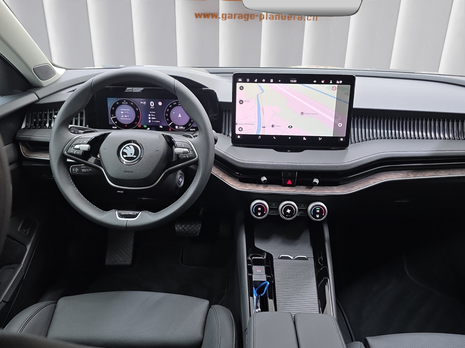 SKODA Superb Combi 2.0 TSI L & K 4x4 DSG-image-8