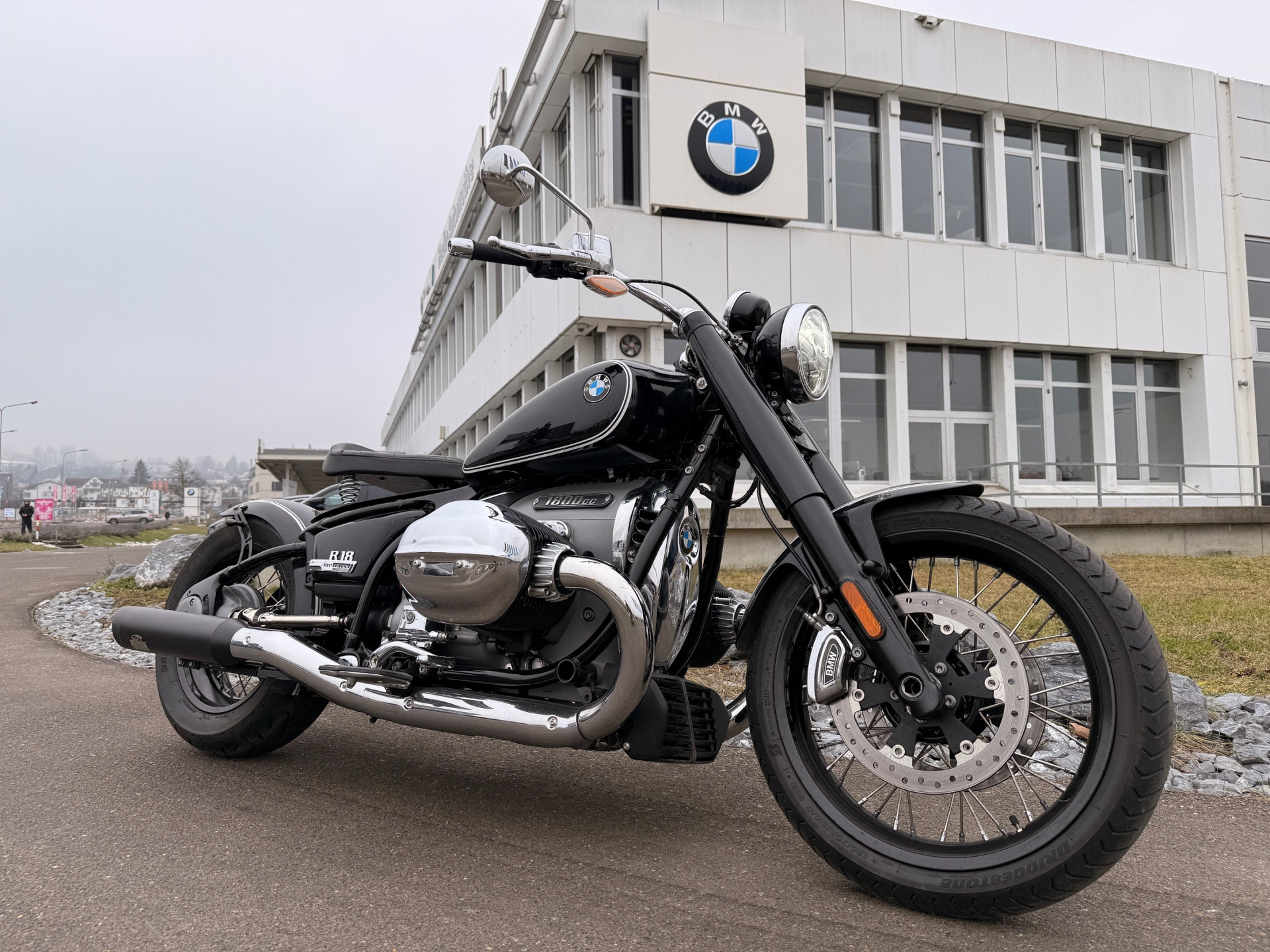 BMW R 18 Bobber mit J&H Klappenauspuff-image-6
