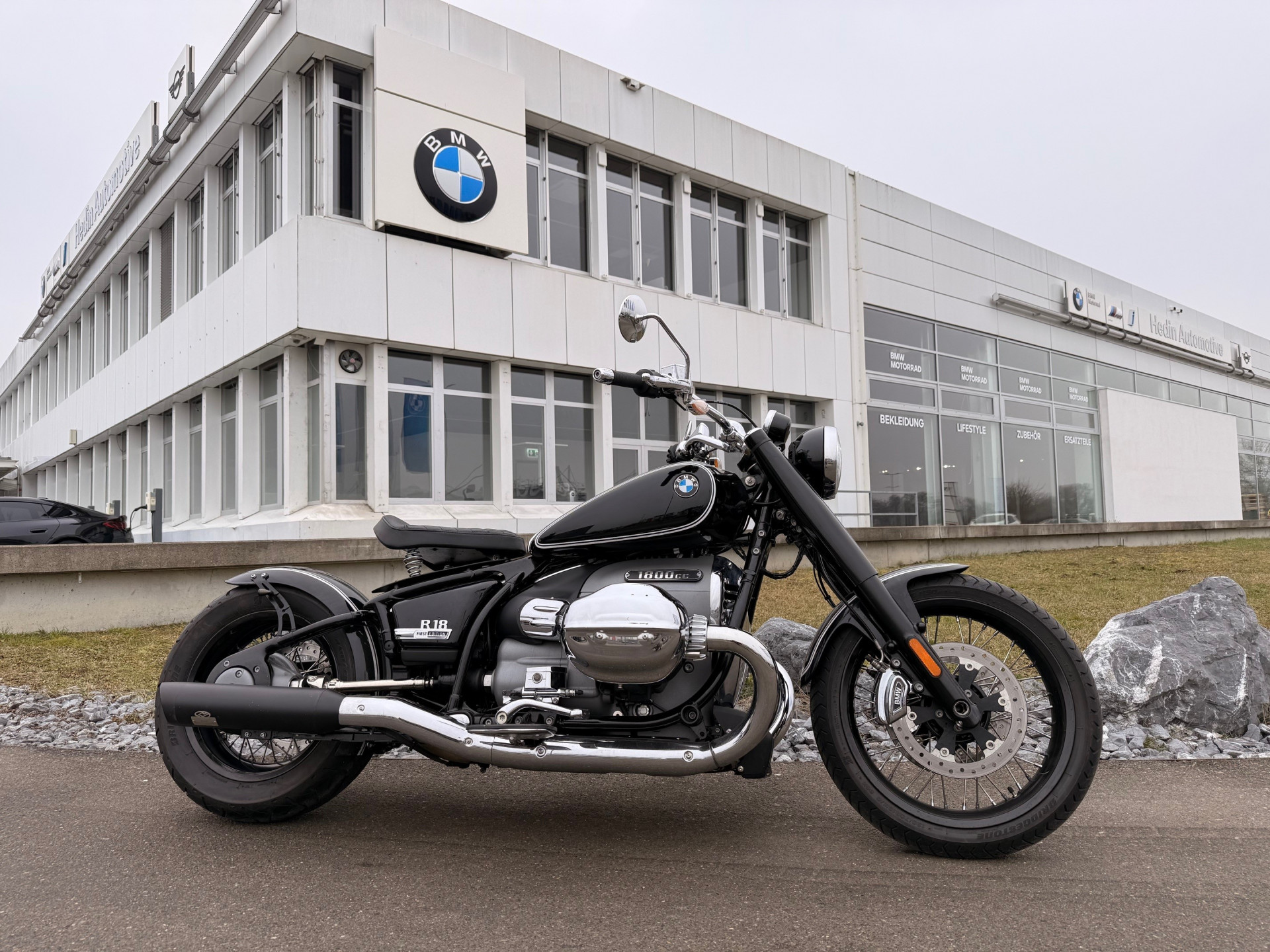 BMW R 18 Bobber mit J&H Klappenauspuff-image-0