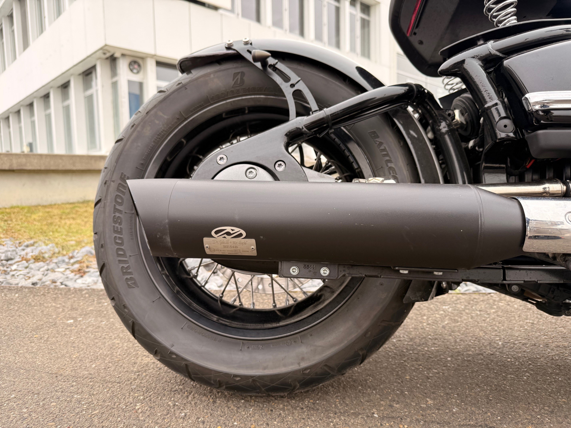 BMW R 18 Bobber mit J&H Klappenauspuff-image-3