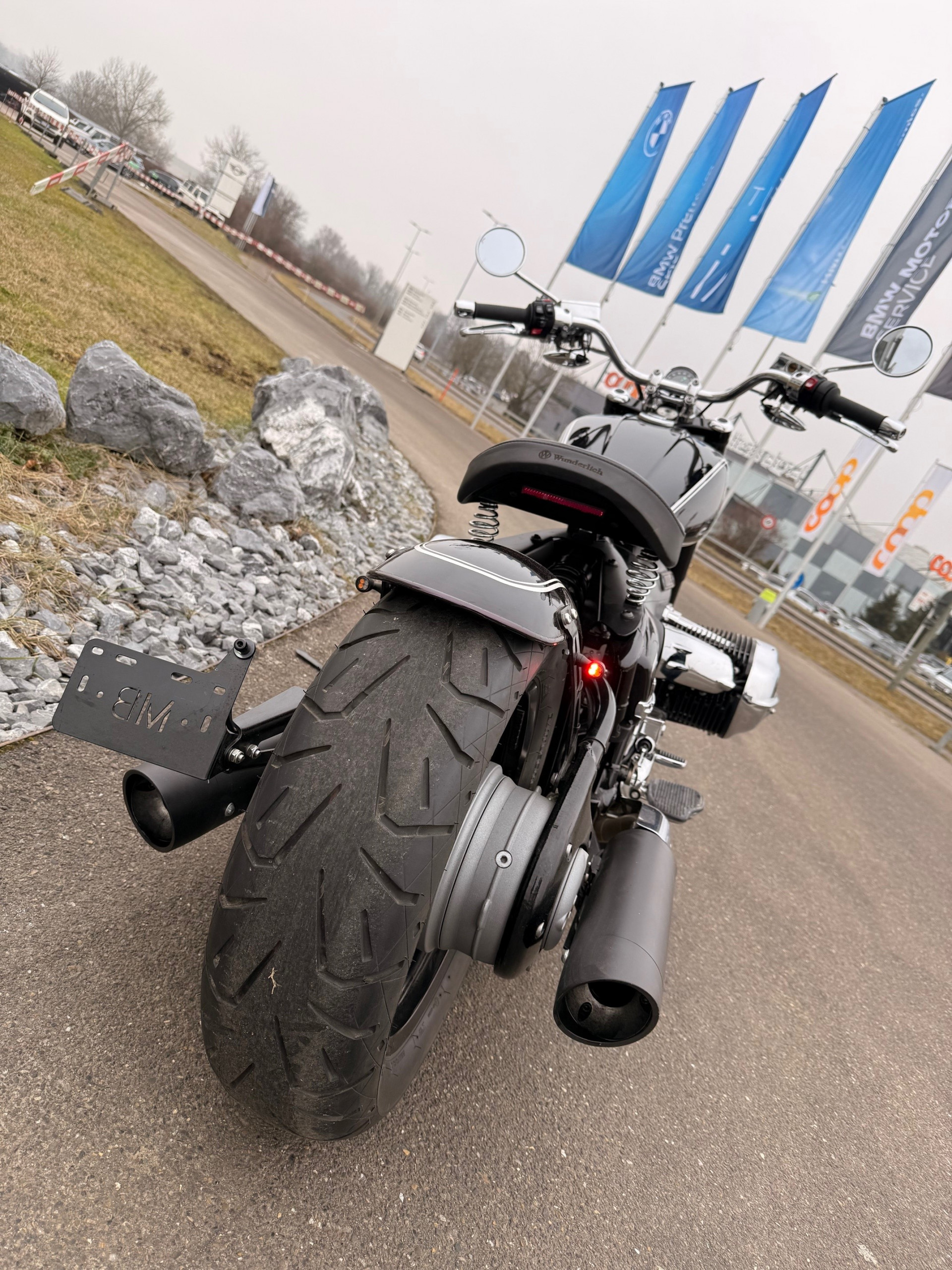 BMW R 18 Bobber mit J&H Klappenauspuff-image-2