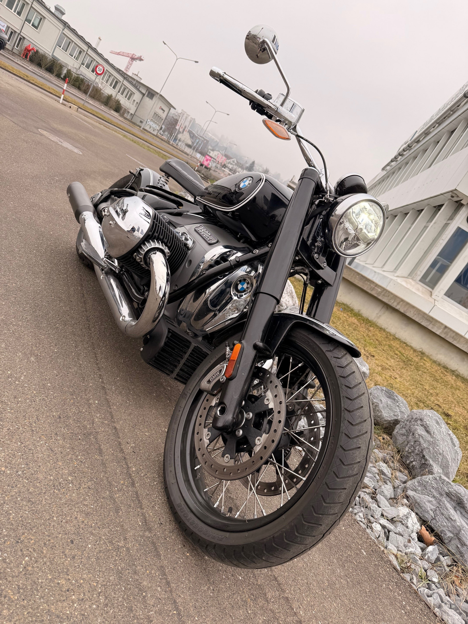 BMW R 18 Bobber mit J&H Klappenauspuff-image-4