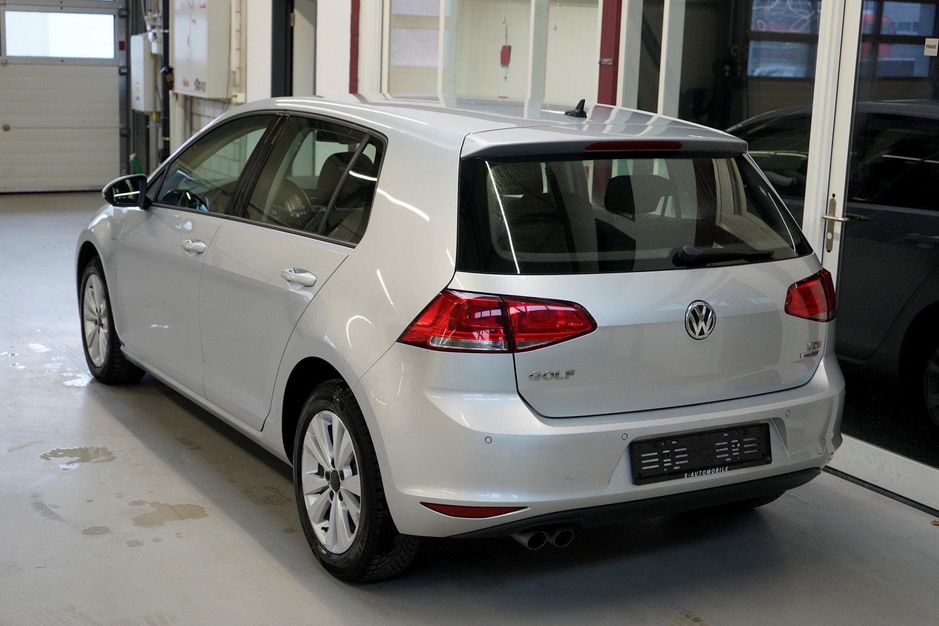 VW Golf 1.6 TDI Trendline 4Motion-image-5