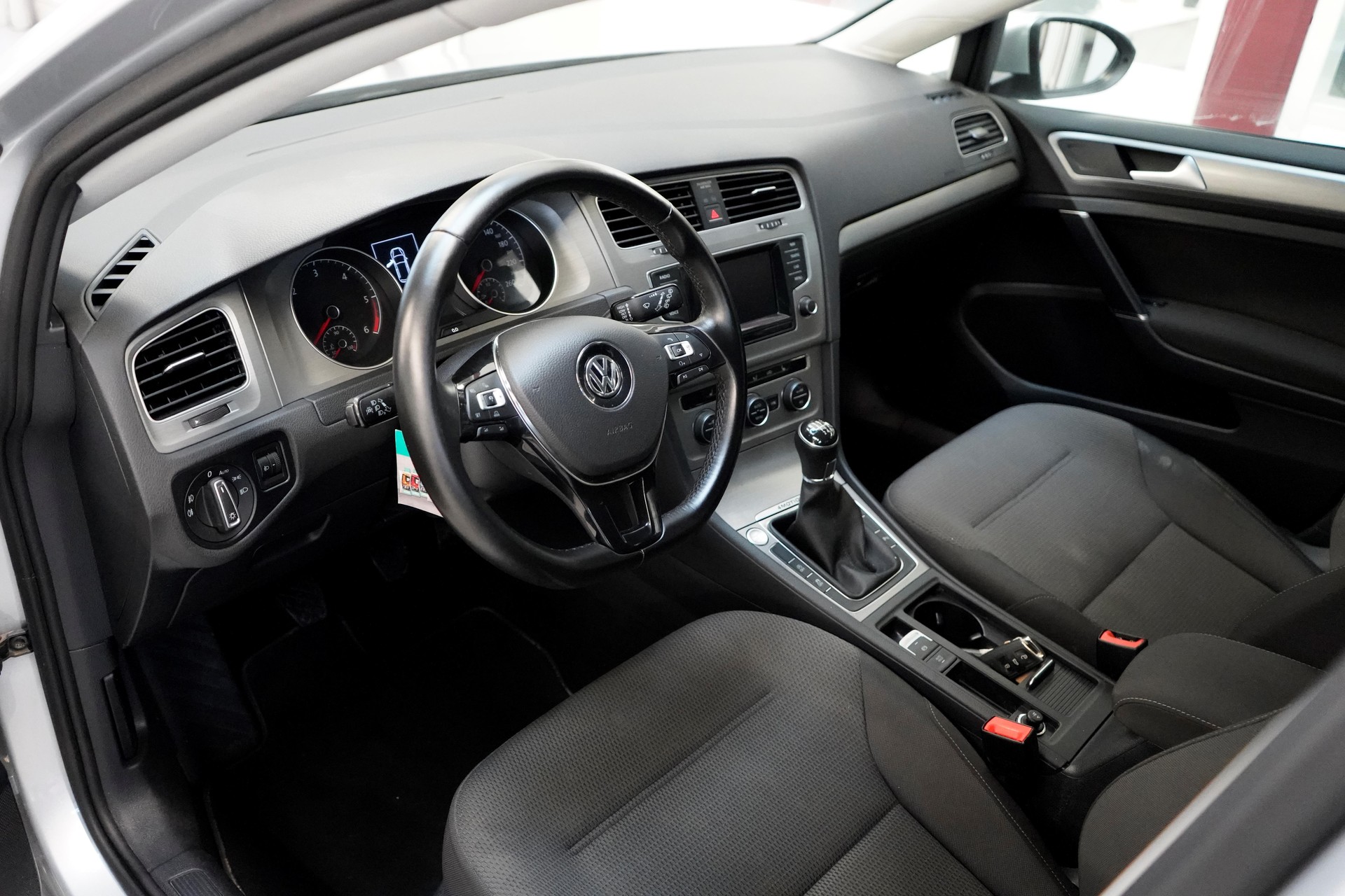 VW Golf 1.6 TDI Trendline 4Motion-image-10