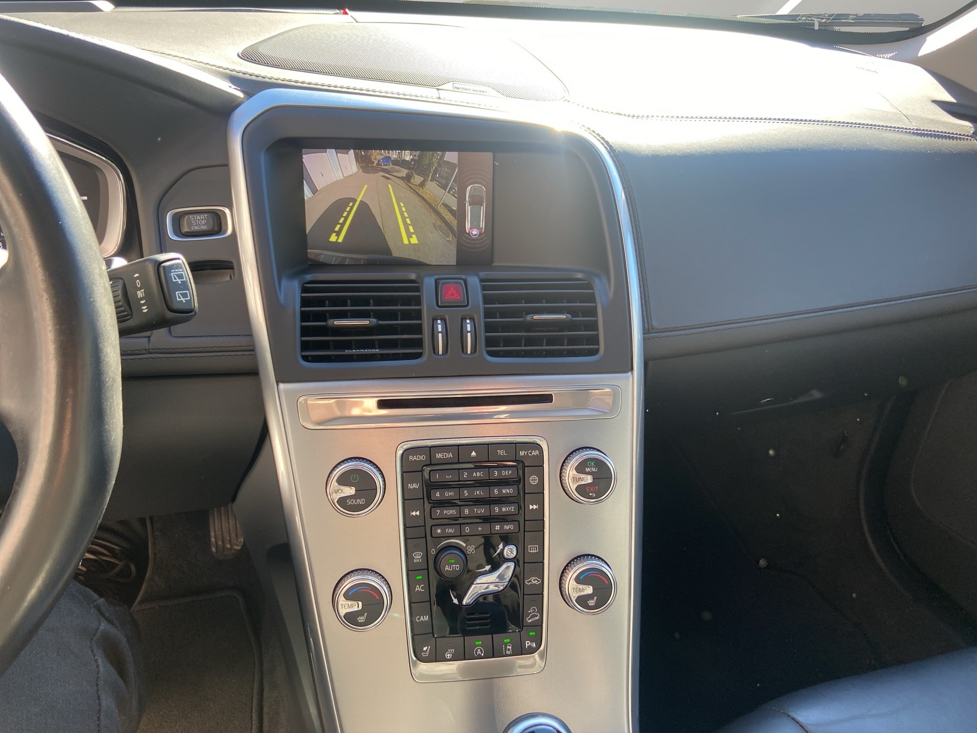 VOLVO XC60 D5 AWD Executive Plus Geartronic-image-9