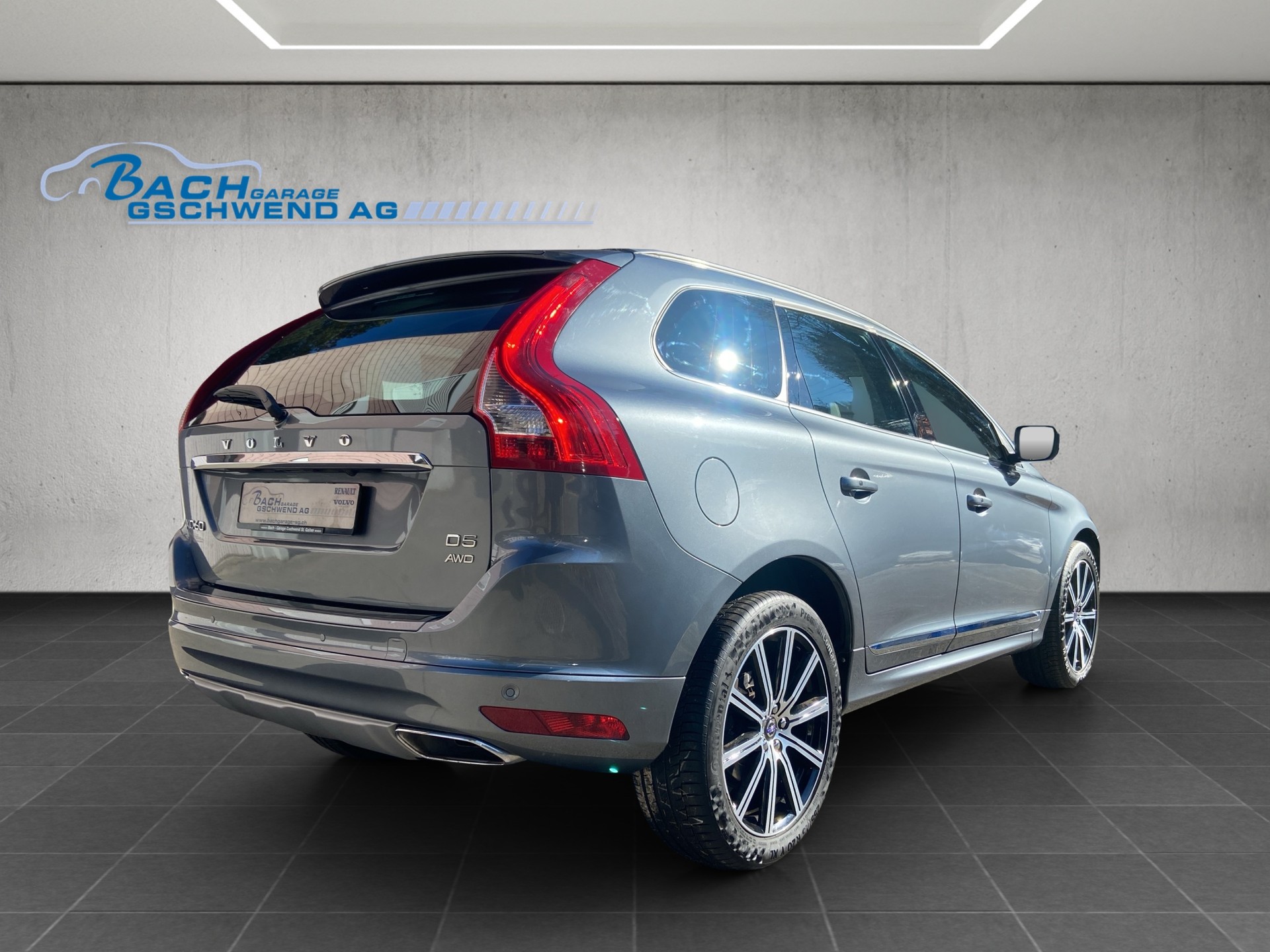 VOLVO XC60 D5 AWD Executive Plus Geartronic-showroom-element-3